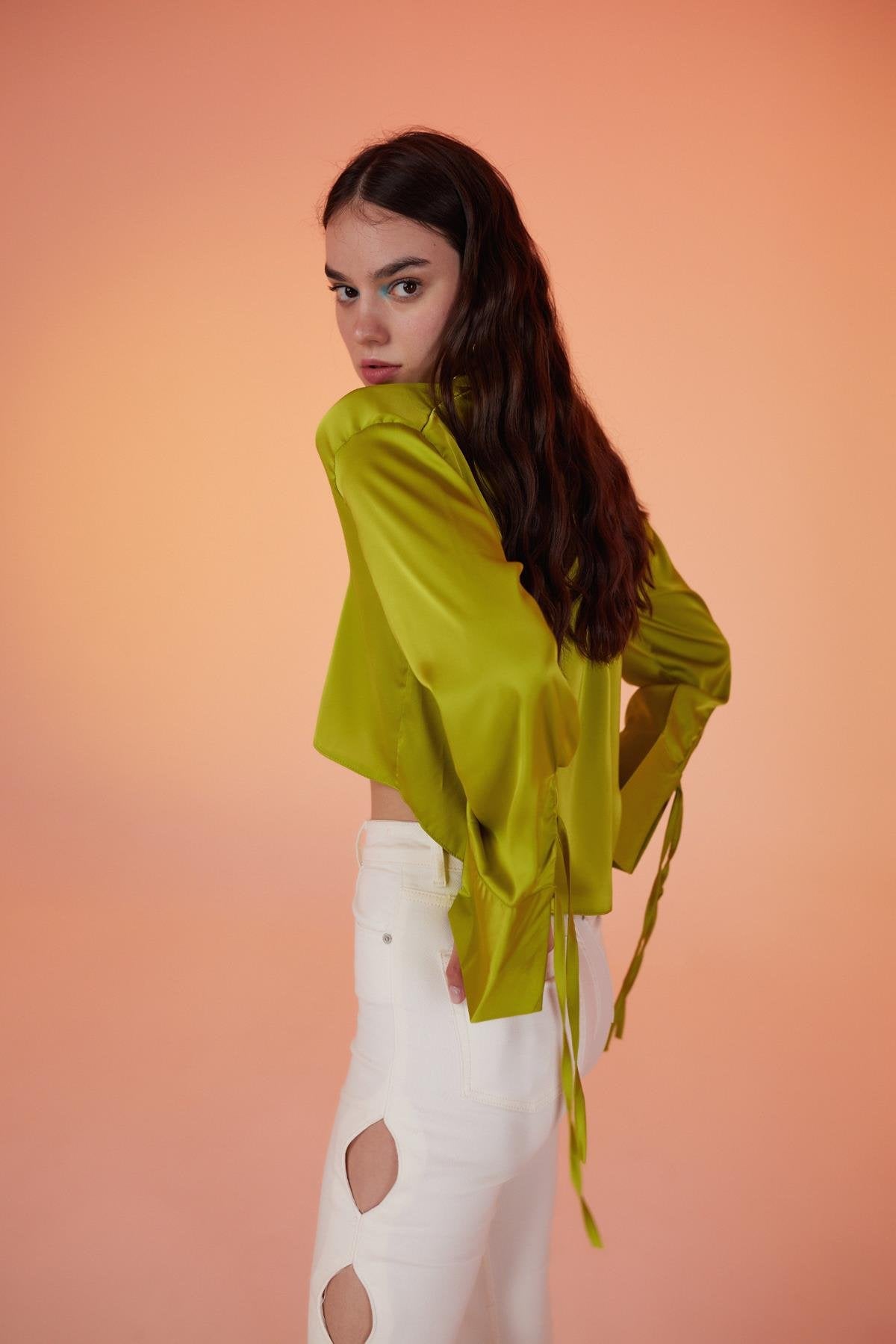 Özel Dokulu Saten Crop Silky Gömlek Yeşil