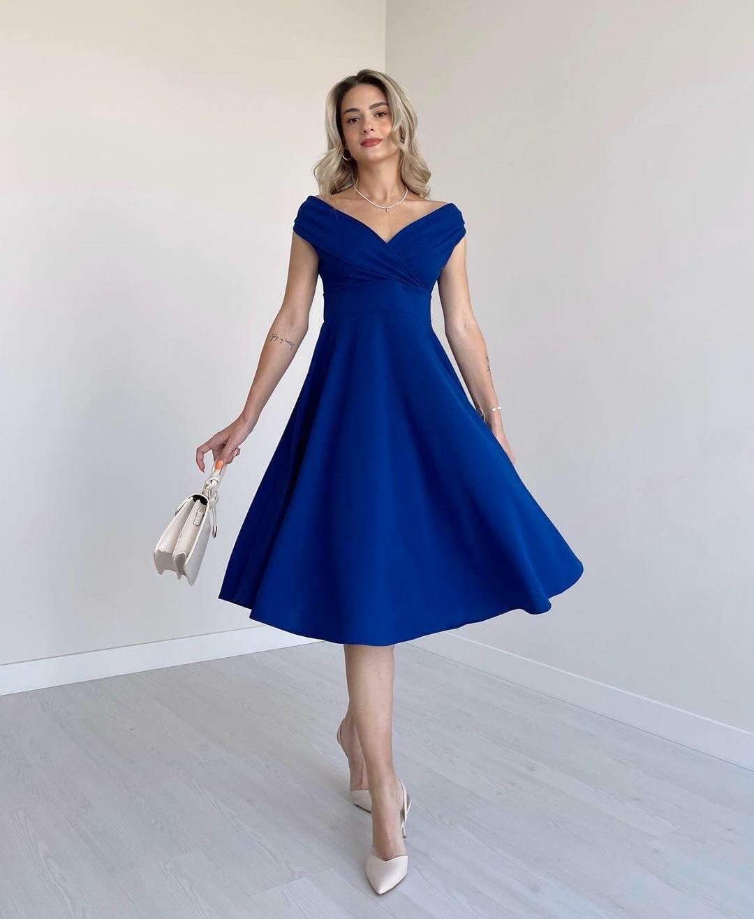 Women's Short Sleeve Wrap Neck Ruffled Hem Crepe Dress