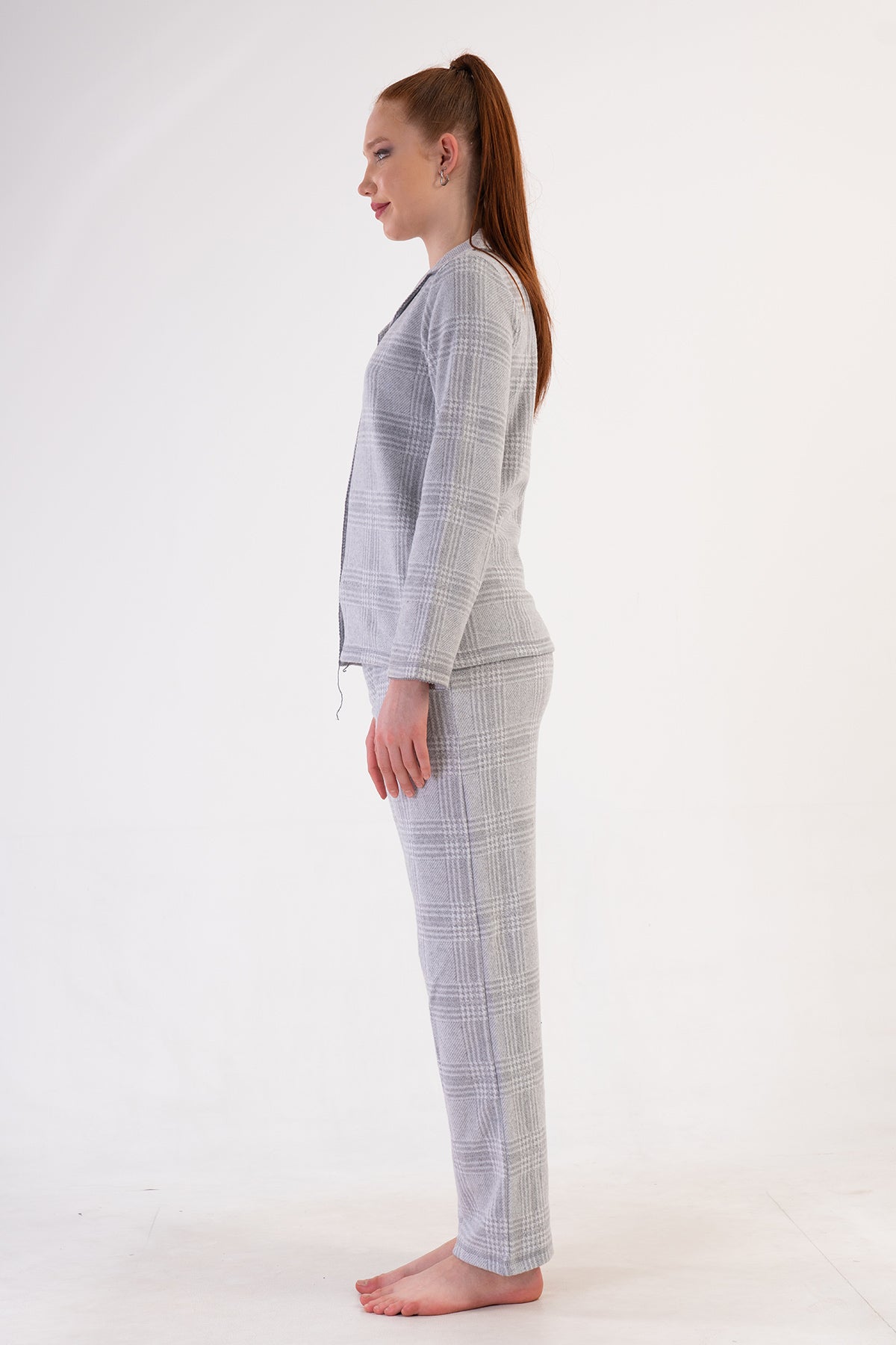 KADIN JAKARLI INTERLOK GOMLEK YAKA TAMAMI DUGMELI KROSETALI UZUN KOL CEPLI PIJAMA TAKIM