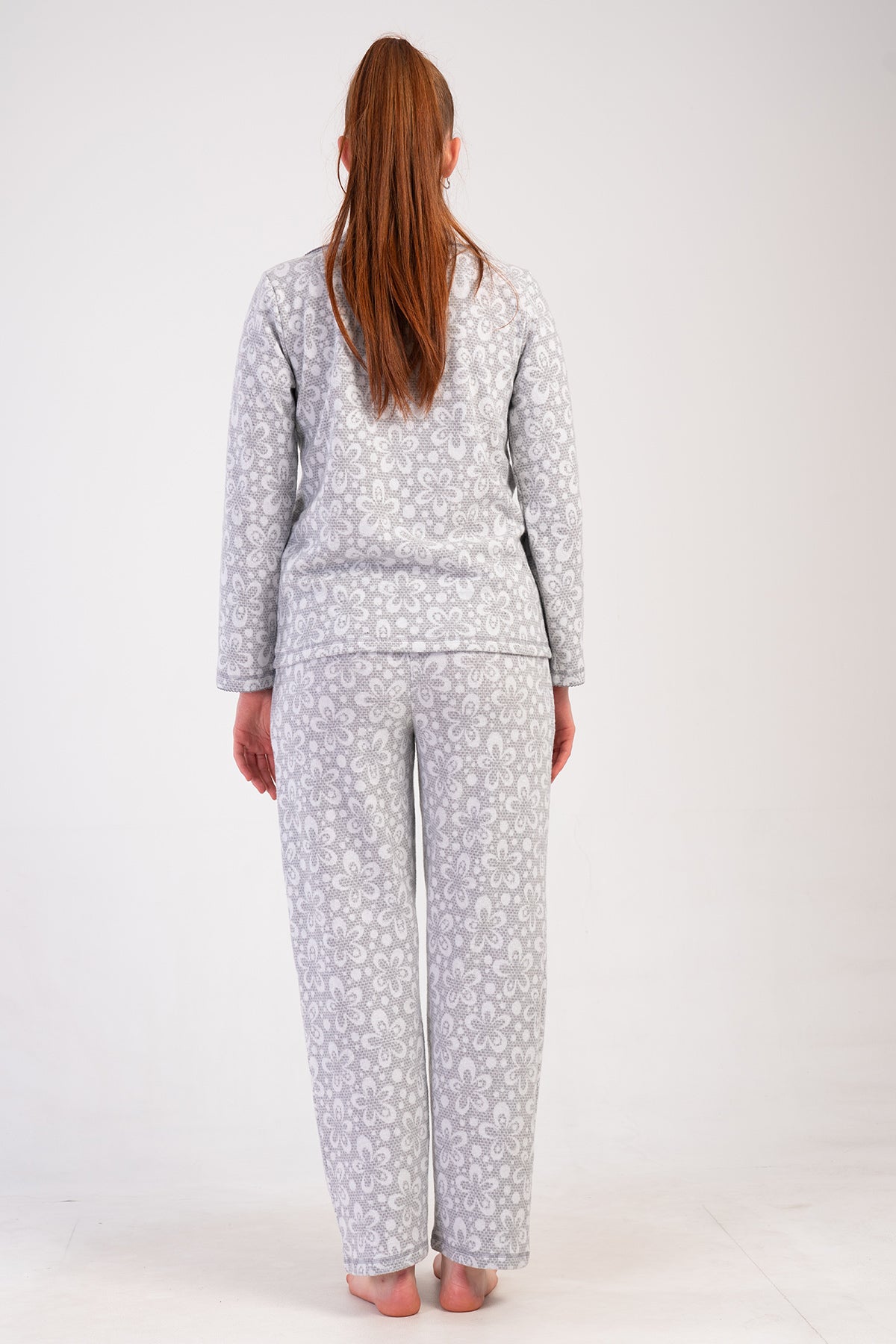 KADIN JAKARLI INTERLOK GOMLEK YAKA TAMAMI DUGMELI KROSETALI UZUN KOL CEPLI PIJAMA TAKIM