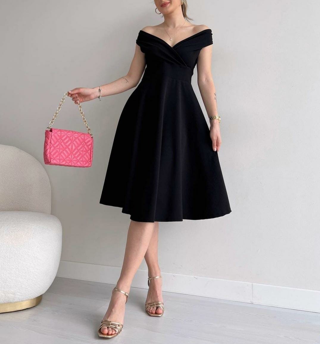 Women's Short Sleeve Wrap Neck Ruffled Hem Crepe Dress