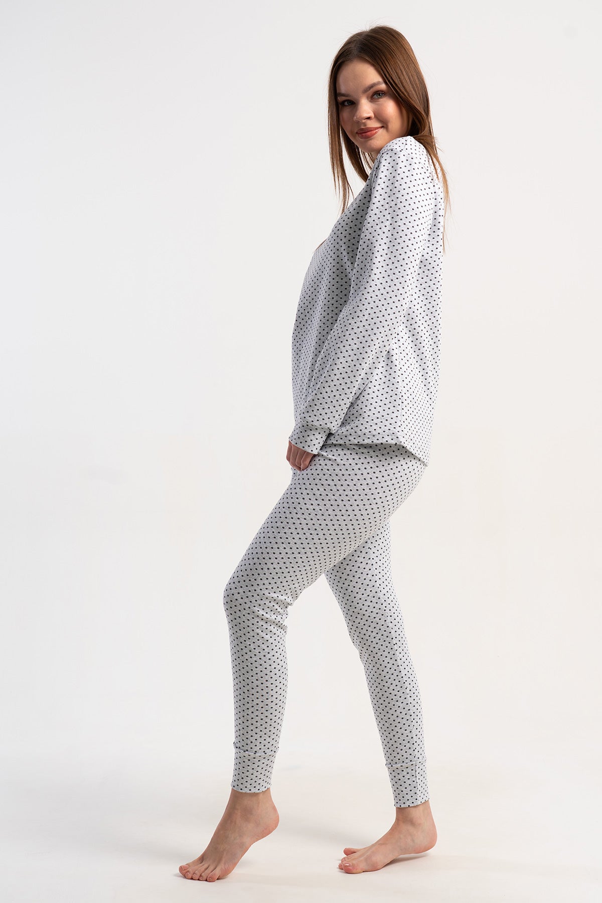 KADIN KASKORSE O YAKA UZUN KOL KOLUCU VE PACASI MANSETLI ETEGI OVAL PIJAMA TAKIM