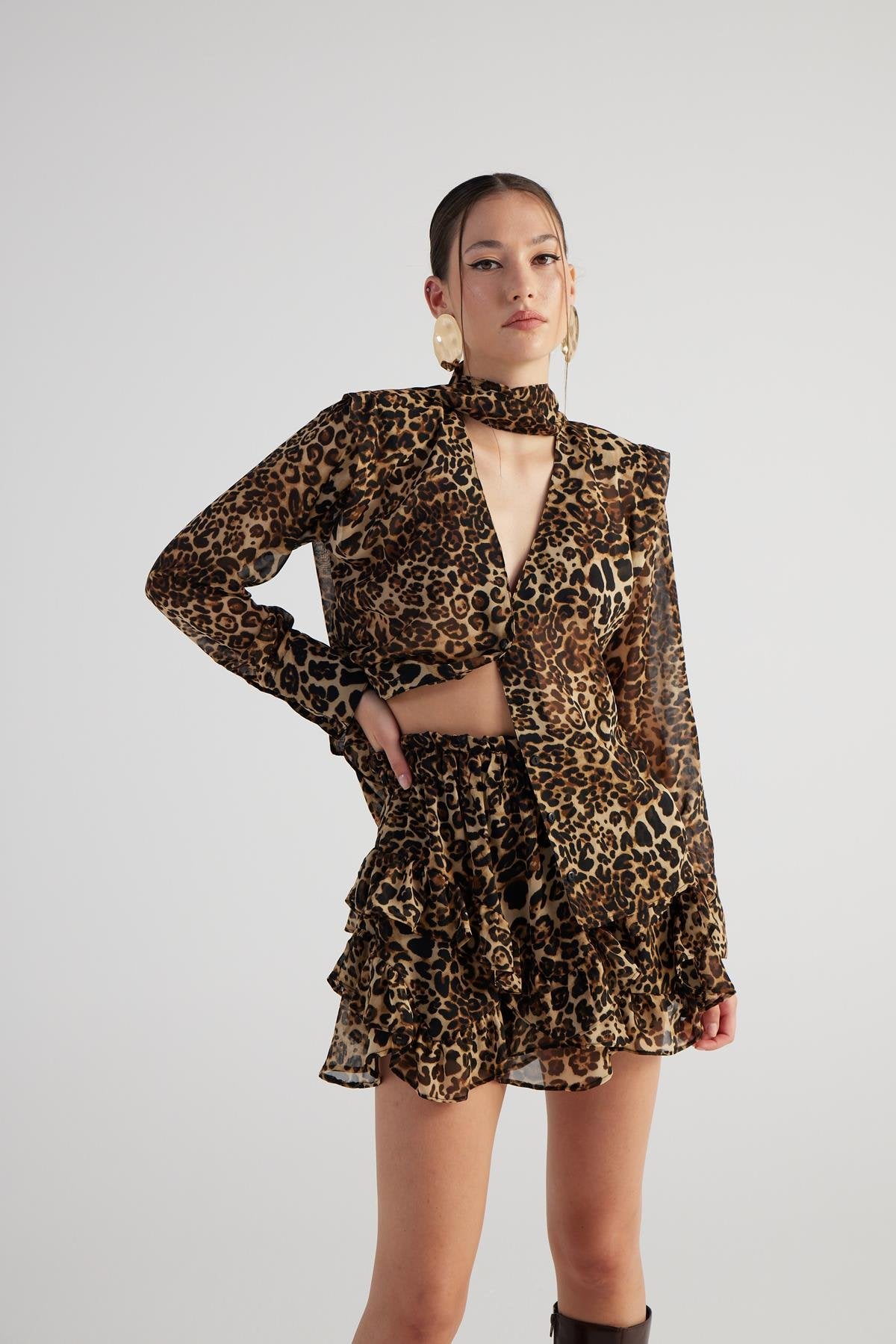 Şal Yakalı Leopar Desenli Kaia Gömlek Kahve