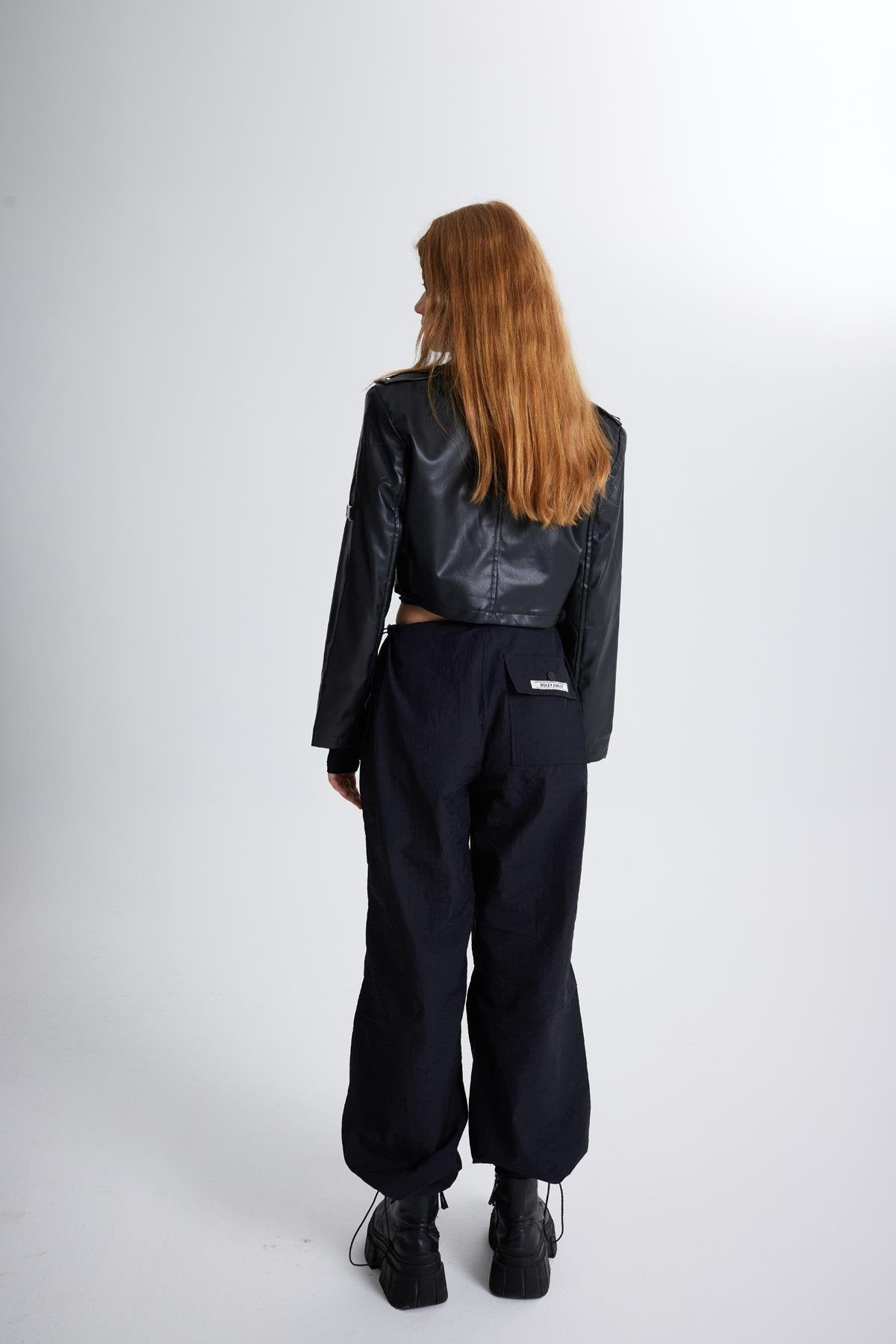 Kadın Siyah Ceket Yaka Crop Fermuarlı Çıtçıtlı Petter Deri Ceket