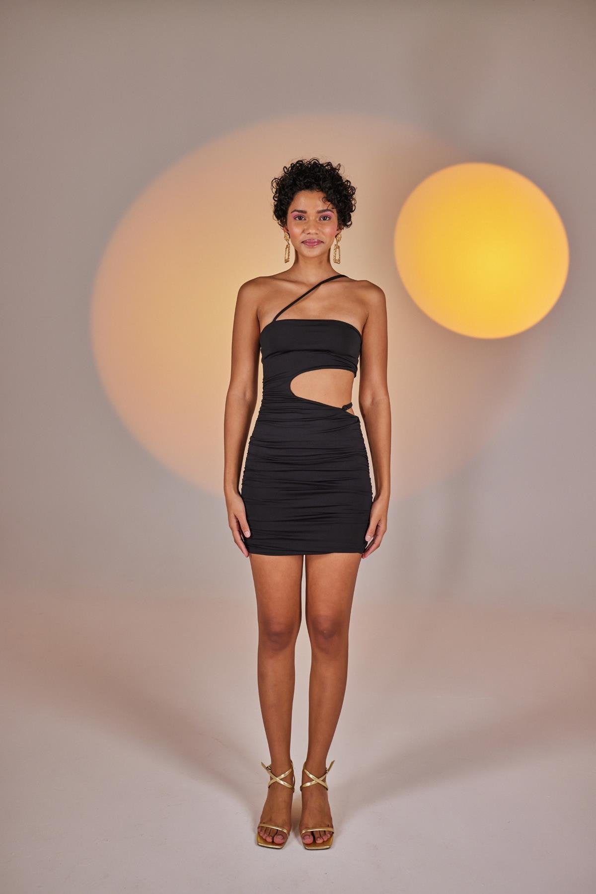 Çapraz Askı Detaylı Bel Dekolteli Drapeli Mini Bae Elbise Siyah