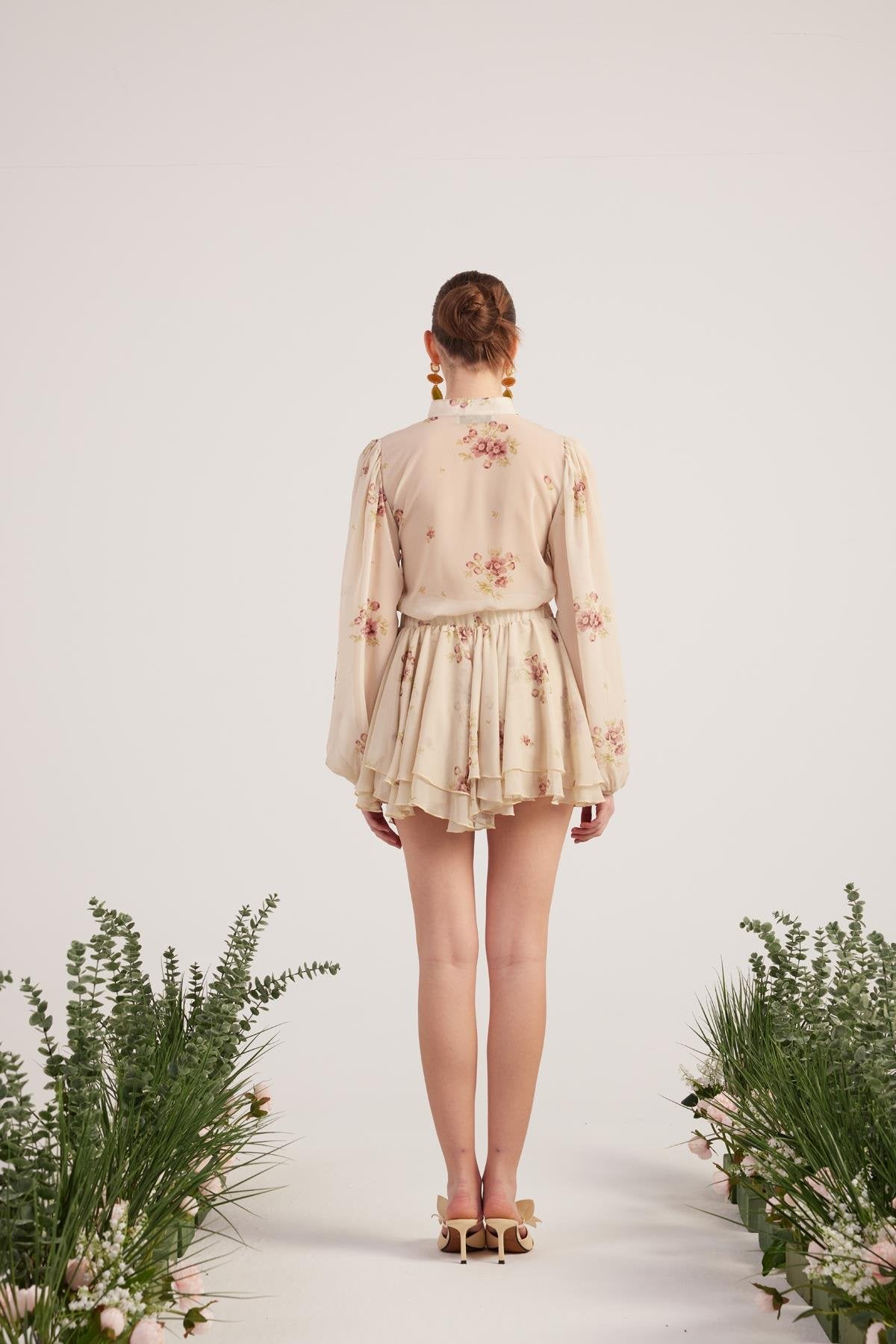 Çiçekli Gömlek ve Şort Etekli Valeria Takım Bej