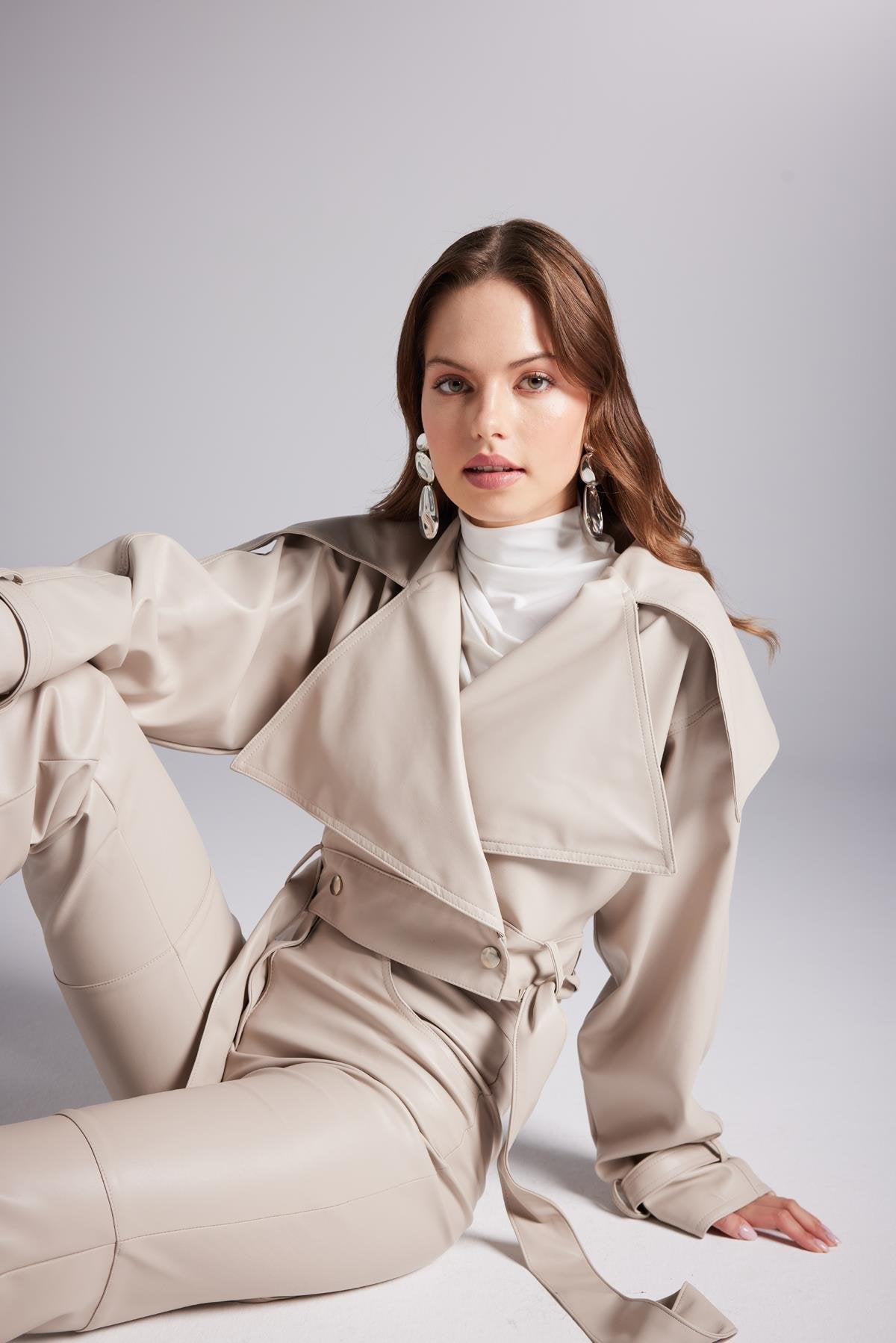 Crop Model Astarlı Kemerli Neeko Deri Ceket Bej