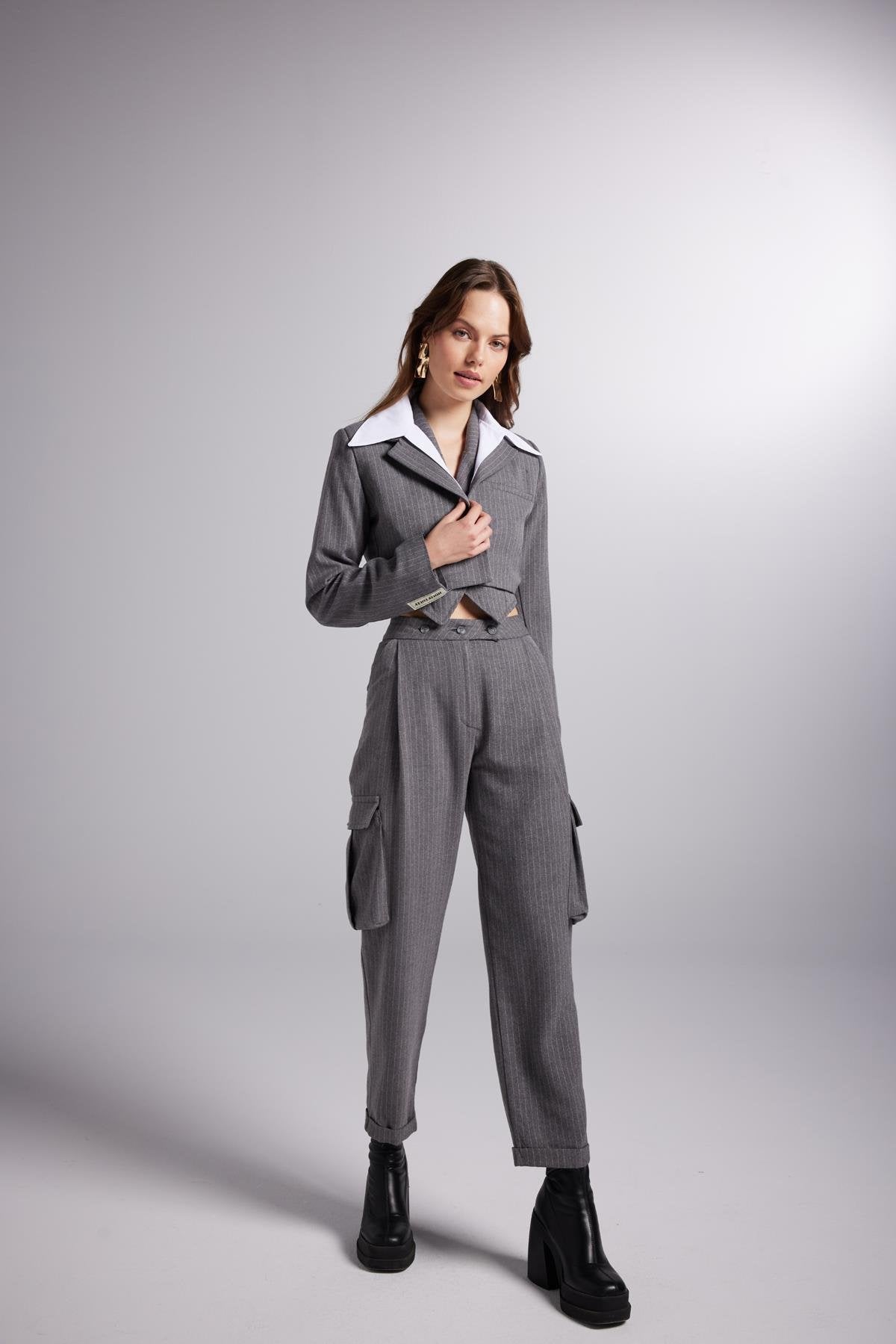 Çıkarılabilir Gömlek Yakası Detaylı Çizgili Crop Kira Blazer Ceket Gri