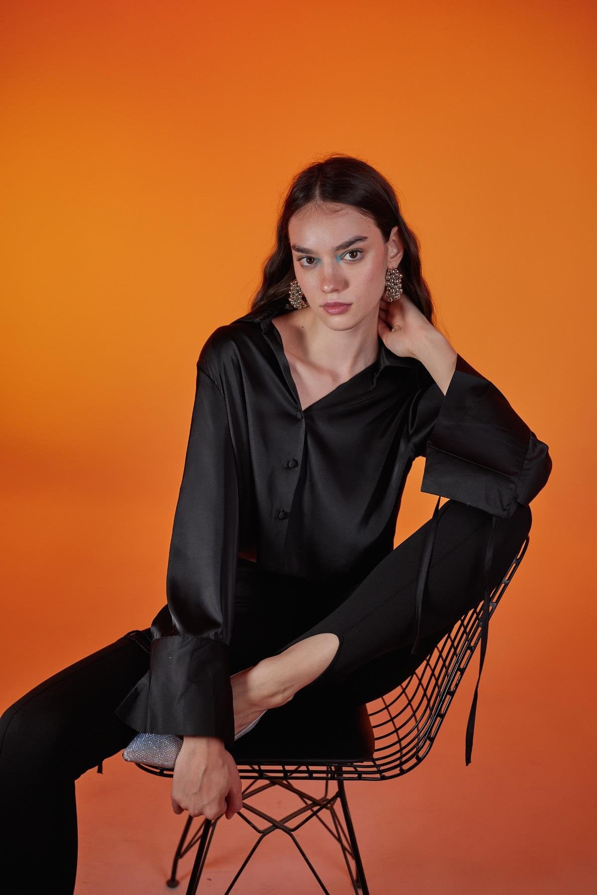 Özel Dokulu Saten Crop Silky Gömlek Siyah Siyah L