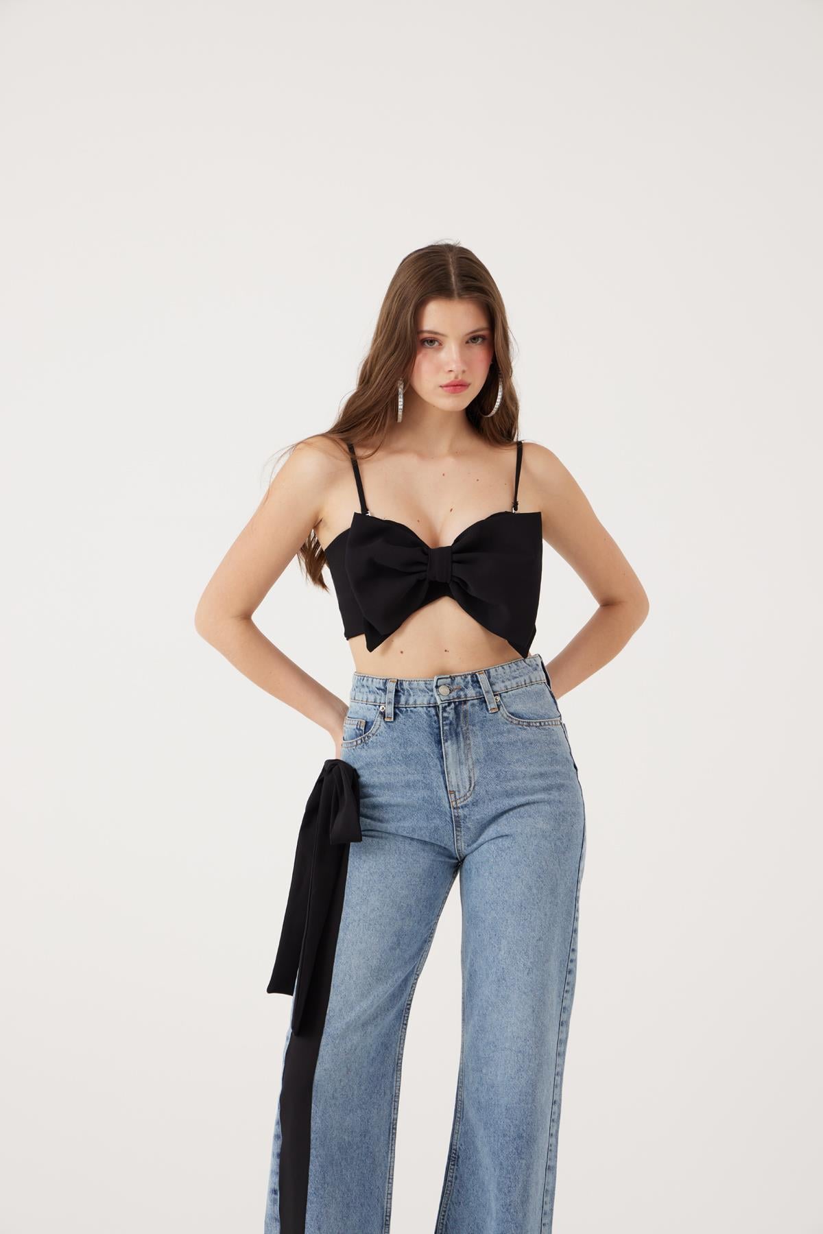Kurdele Görünümlü Crop Jazmin Bluz Siyah