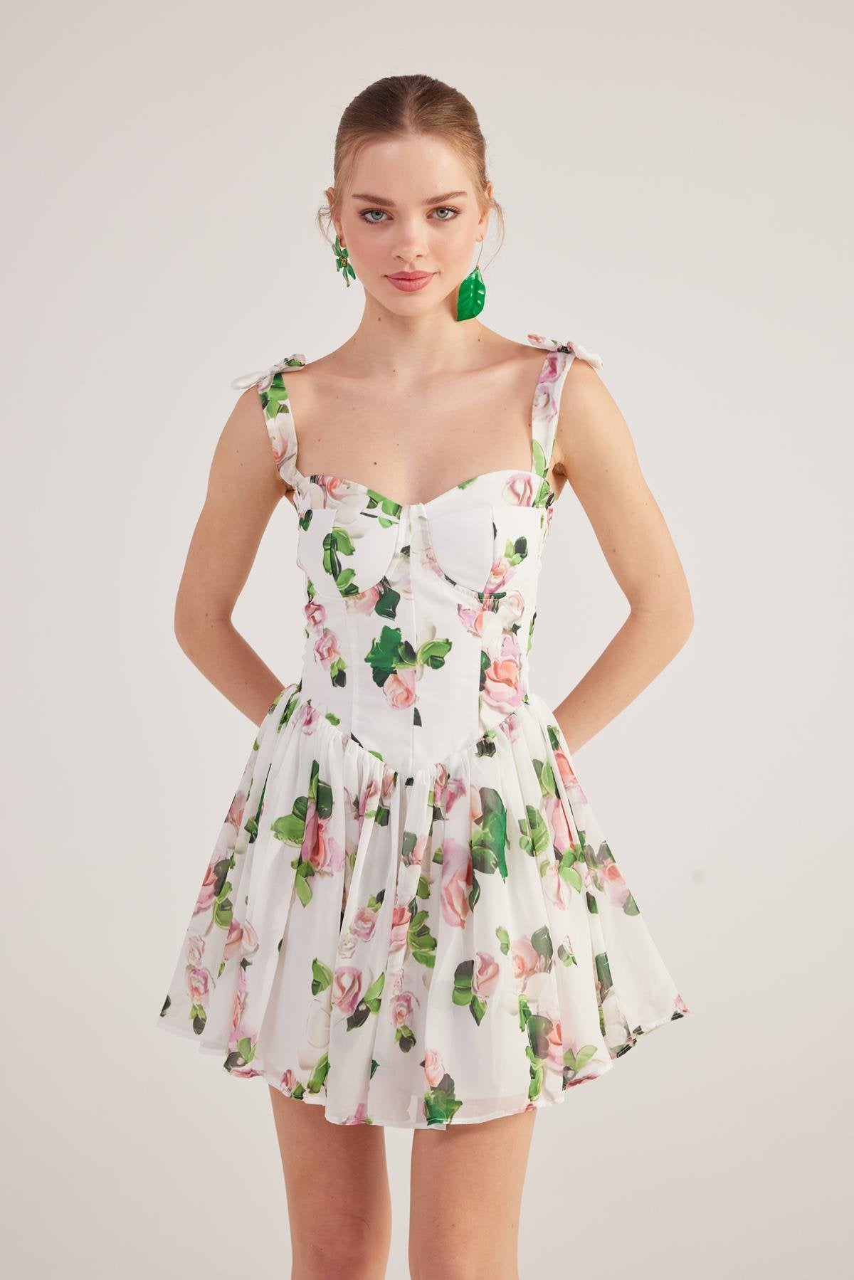 Askıları Kurdeleli Gloplu Çiçekli Mini Şifon Esther Elbise Beyaz