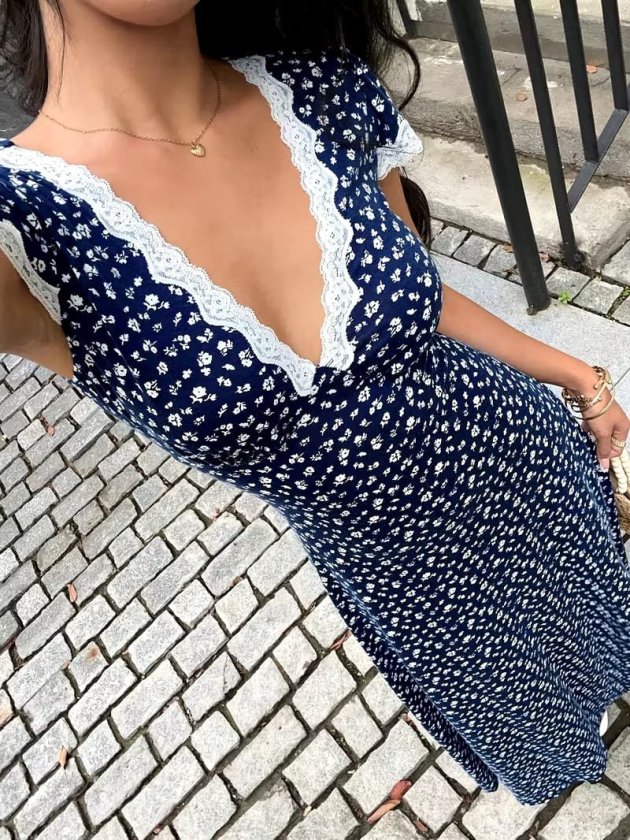 Women's Short Sleeve Deep V-Neck Lace Detailed Floral Pattern Long Supreme Dress