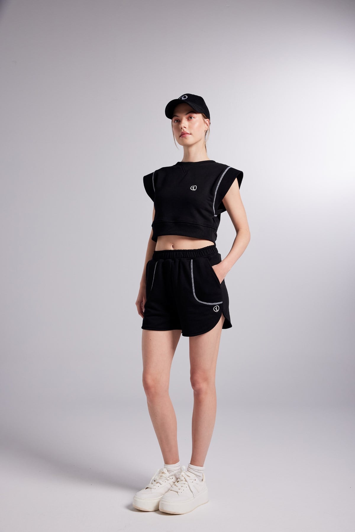 Crop Kesim Kontrast Dikişli Rhode Tshirt Siyah