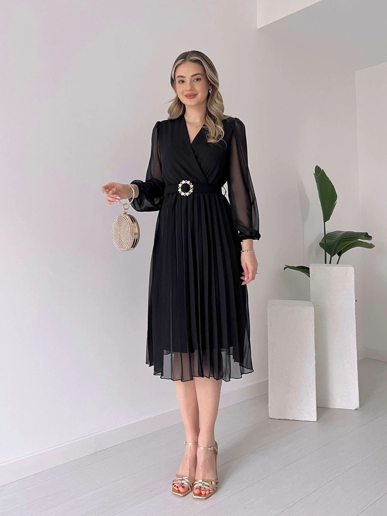 Women's Chiffon Fabric Lined Flared Cut Wrap Neck Midi Dress
