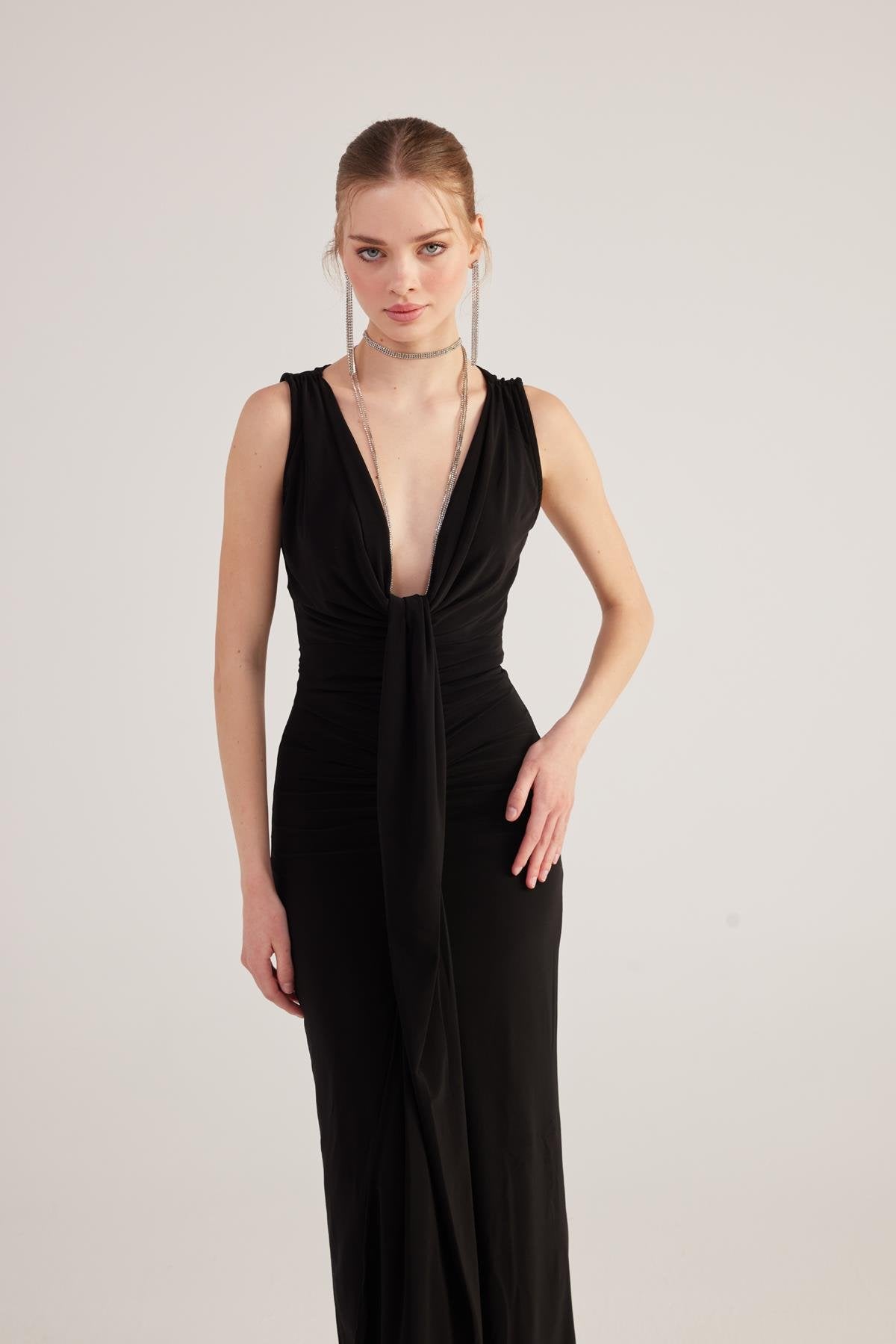 V Yaka Yırtmaçlı Astarlı Uzun Kate Elbise Siyah