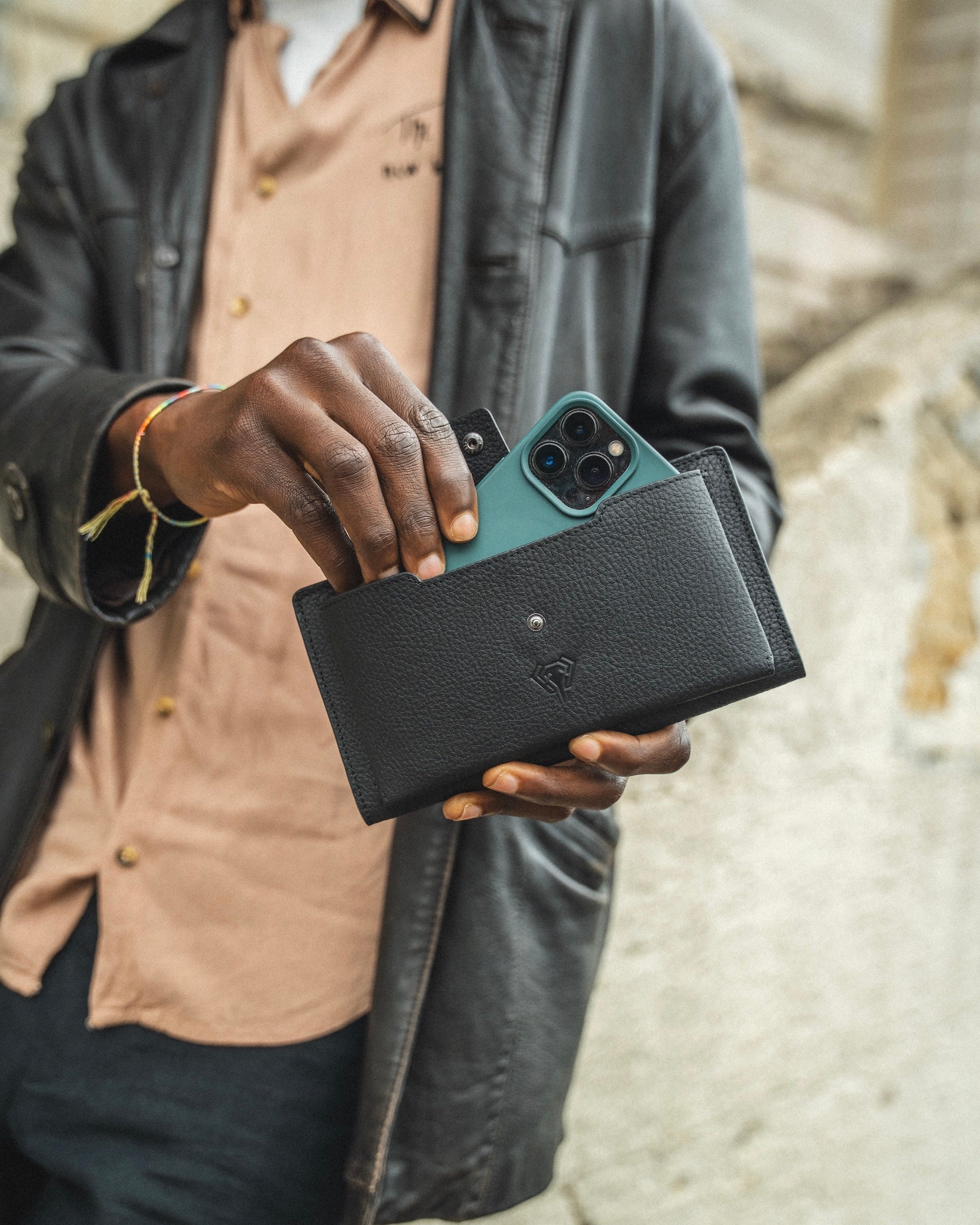 Siyah Hakiki Deri Guti, Telefon Bölmeli Büyük Fermuarlı Cüzdan | 2040