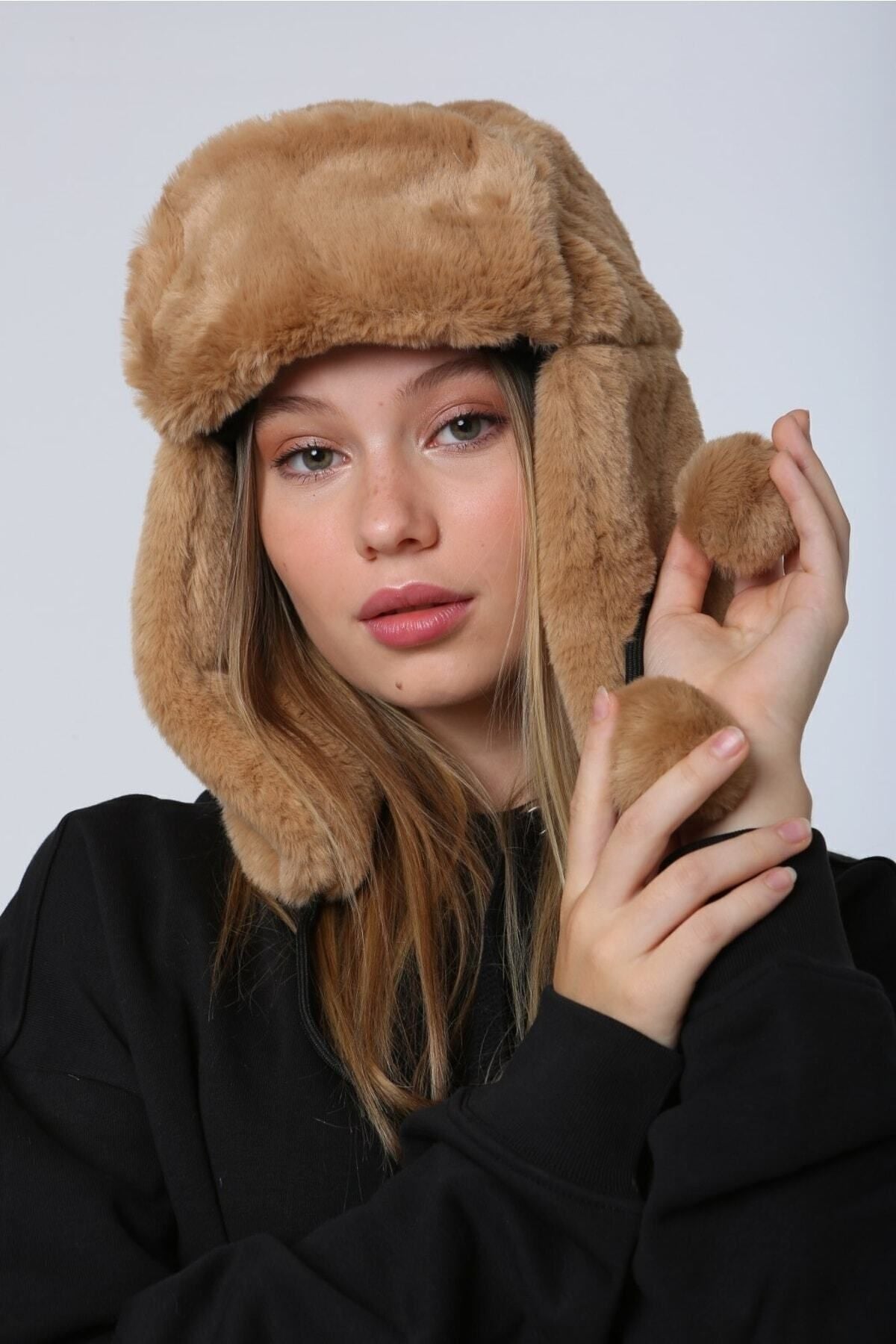 Kadın Camel Ponponlu Kürklü Kulaklıklı Peluş Şapka Bere Bere1103