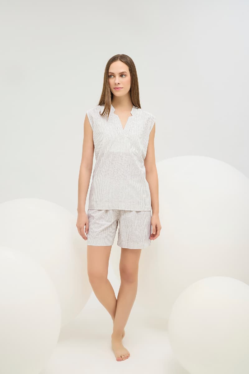 16687 Kadın V Yaka Çizgili Şort Takım