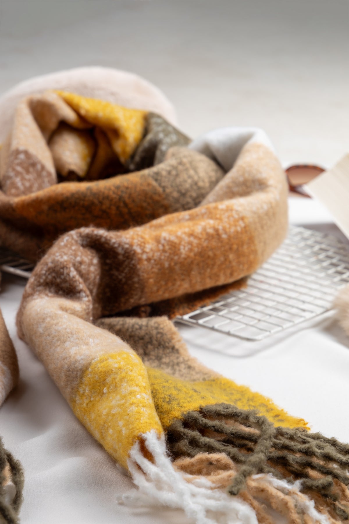 Kare Desenli Kahverengi-sarı-bej-gri Püsküllü Kalın Dokulu Atkı Sal1292