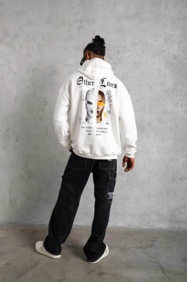 Oversize Üç İplik Şardonlu Kapüşonlu Sweatshirt – Beyaz “Other Lives” Ön Ve Arka Baskılı, Kanguru Cepli, Ribanalı Rahat Kışlı