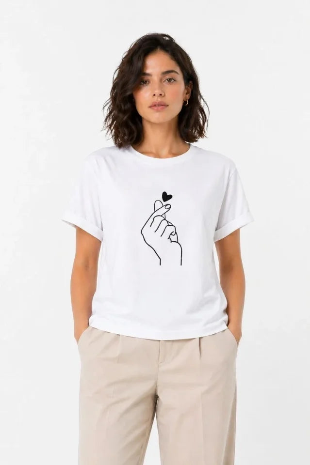 Kore Parmak Kalp Aşk Temalı Minimal Baskılı Tişört Yazlık Kısa Kol T-Shirt - Beyaz