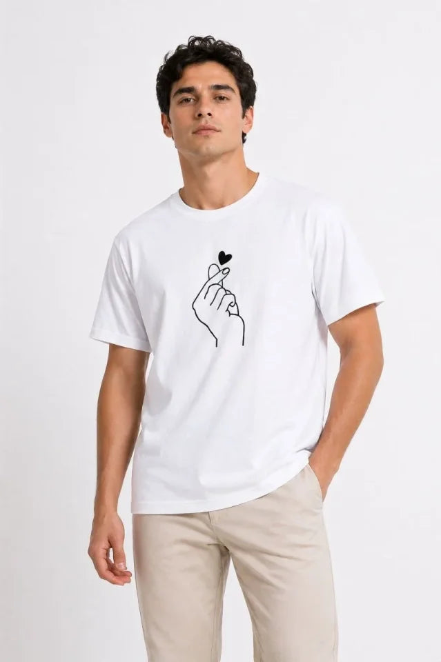 Erkek Kore Parmak Kalp Aşk Temalı Minimal Baskılı Tişört Yazlık Kısa Kol T-Shirt - Beyaz