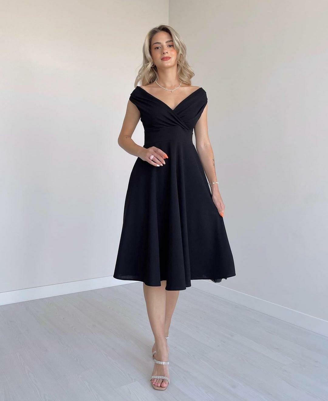 Women's Short Sleeve Wrap Neck Ruffled Hem Crepe Dress