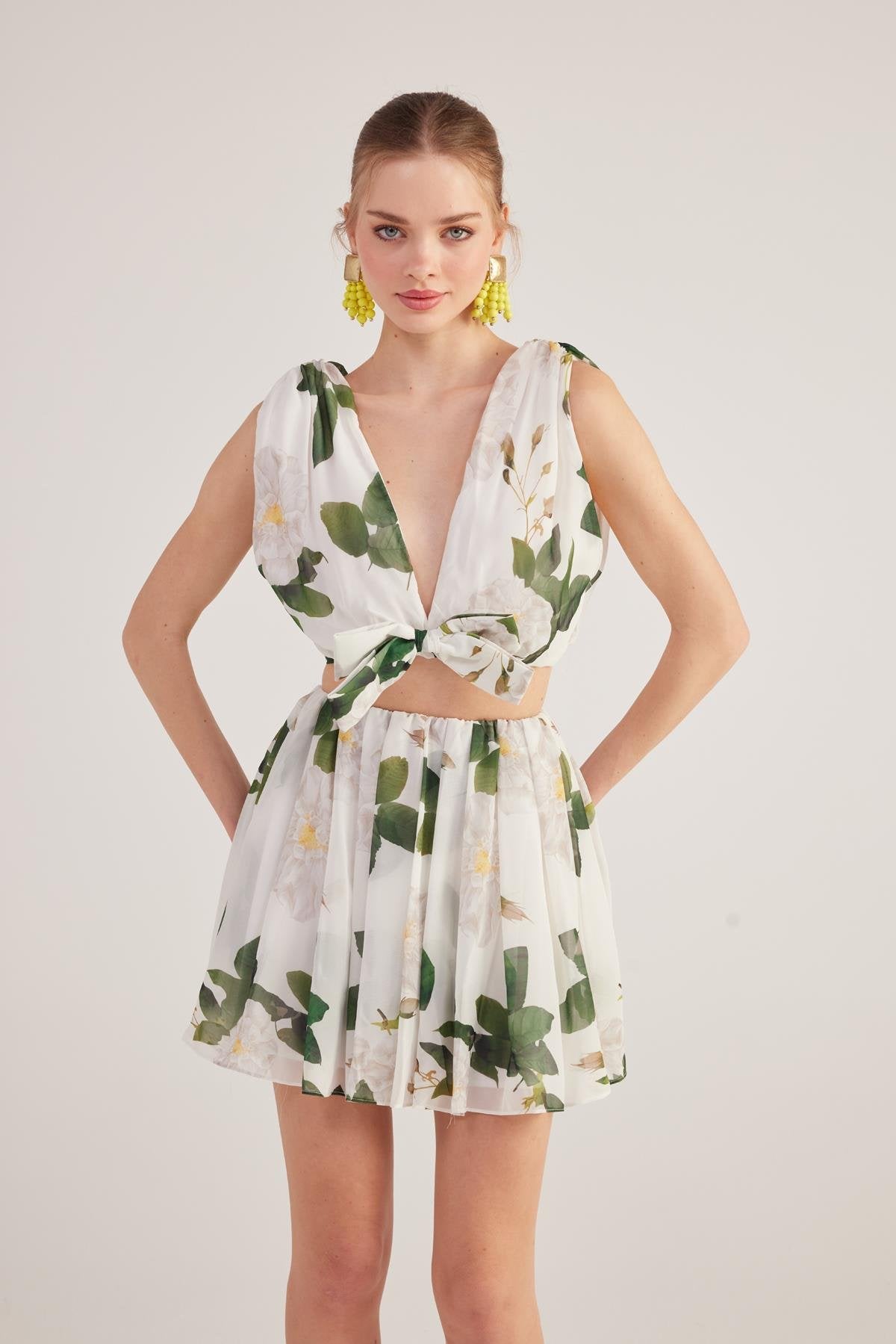 Çiçekli Çıkarılabilir Kurdele Aksesuarlı Şifon Frances Takım Beyaz