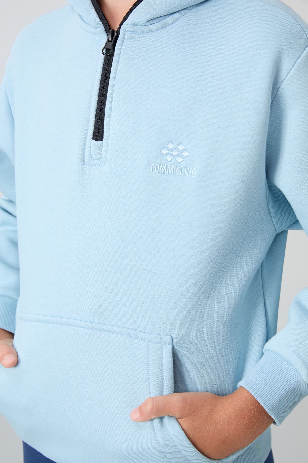 Açık Mavi Pamuklu Kalın İçi Tüylü Yumuşak Dokulu Standart Fit Nakışlı Erkek Çocuk Sweatshirt - 11244