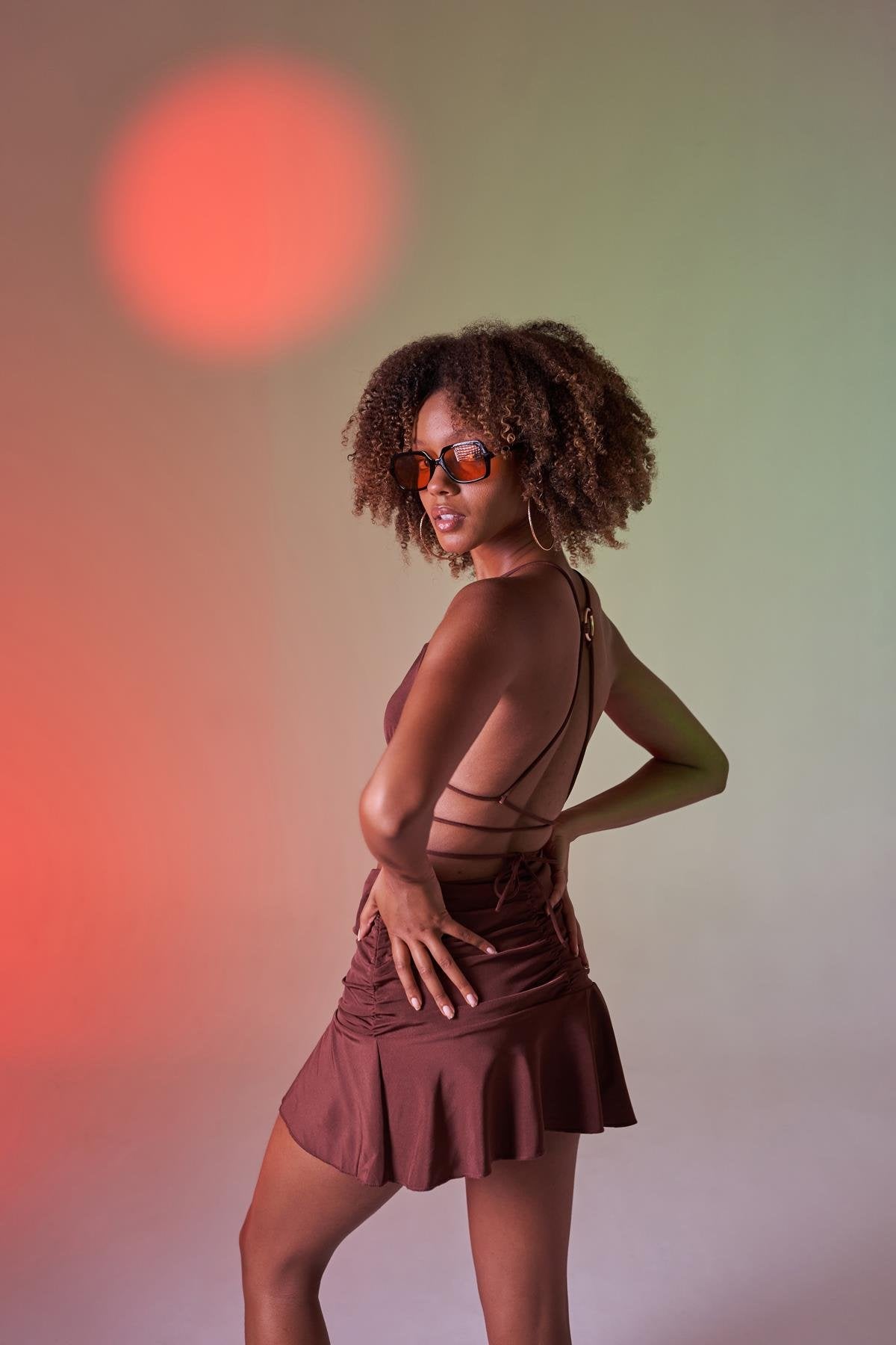 Yüksek Bel Büzgü Detaylı Mini Delphi Etek Kahverengi