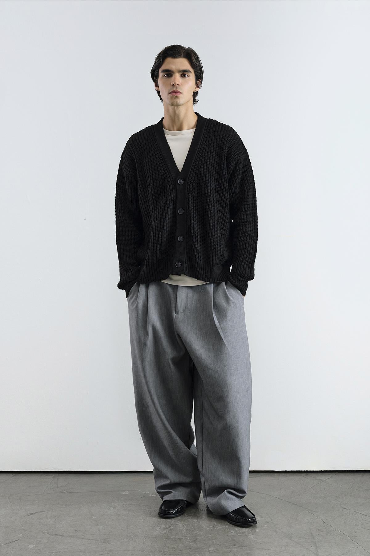 BASIC DOKULU SİYAH HIRKA