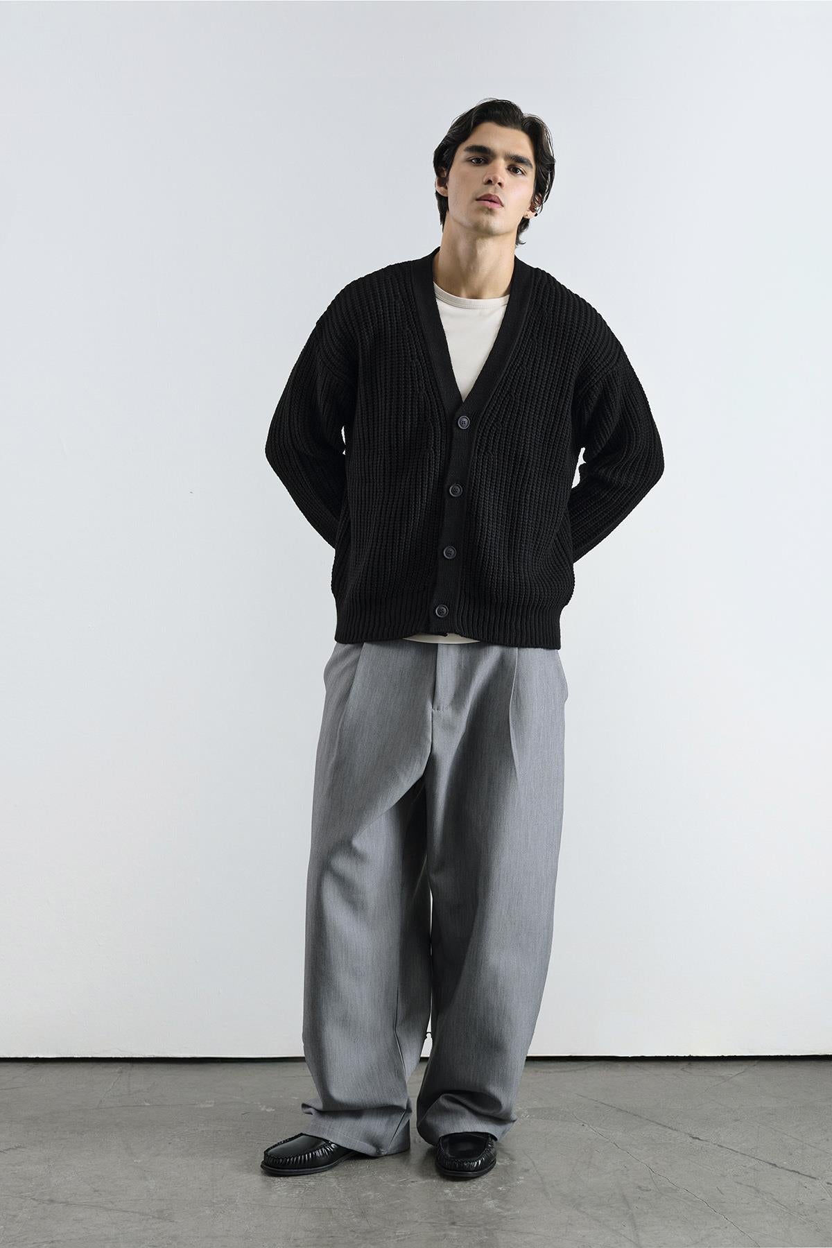 BASIC DOKULU SİYAH HIRKA