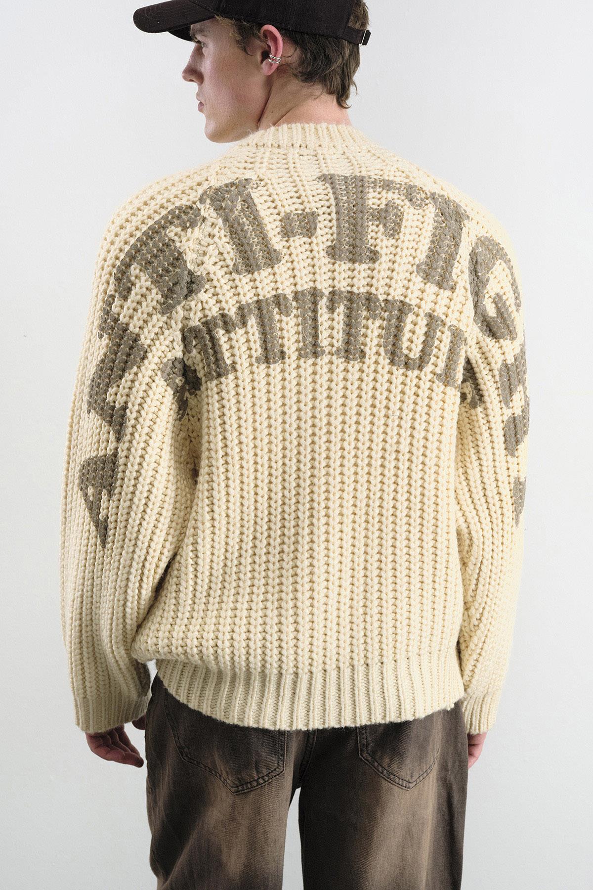 BOL KESİM BASKILI KALIN ÖRGÜLÜ TRİKO BEJ KAZAK