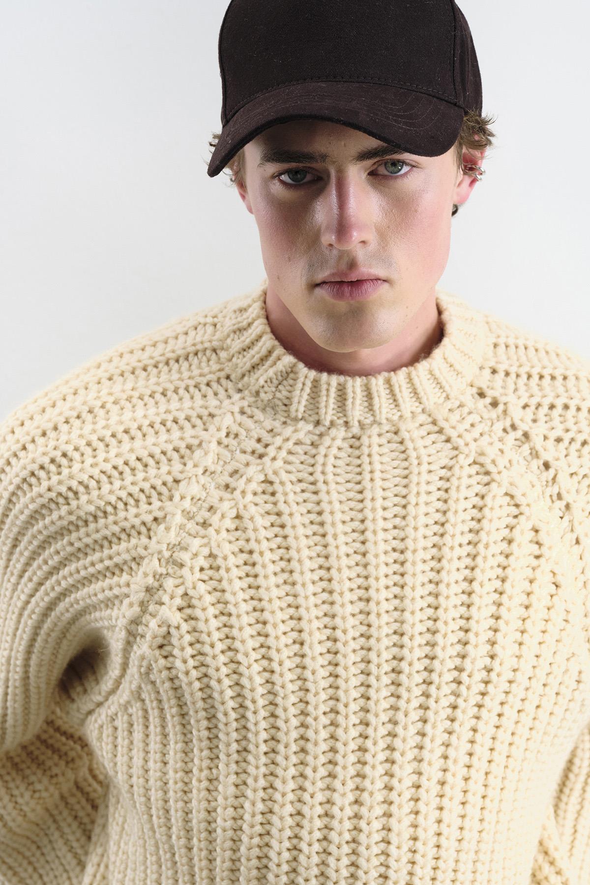 BOL KESİM BASKILI KALIN ÖRGÜLÜ TRİKO BEJ KAZAK