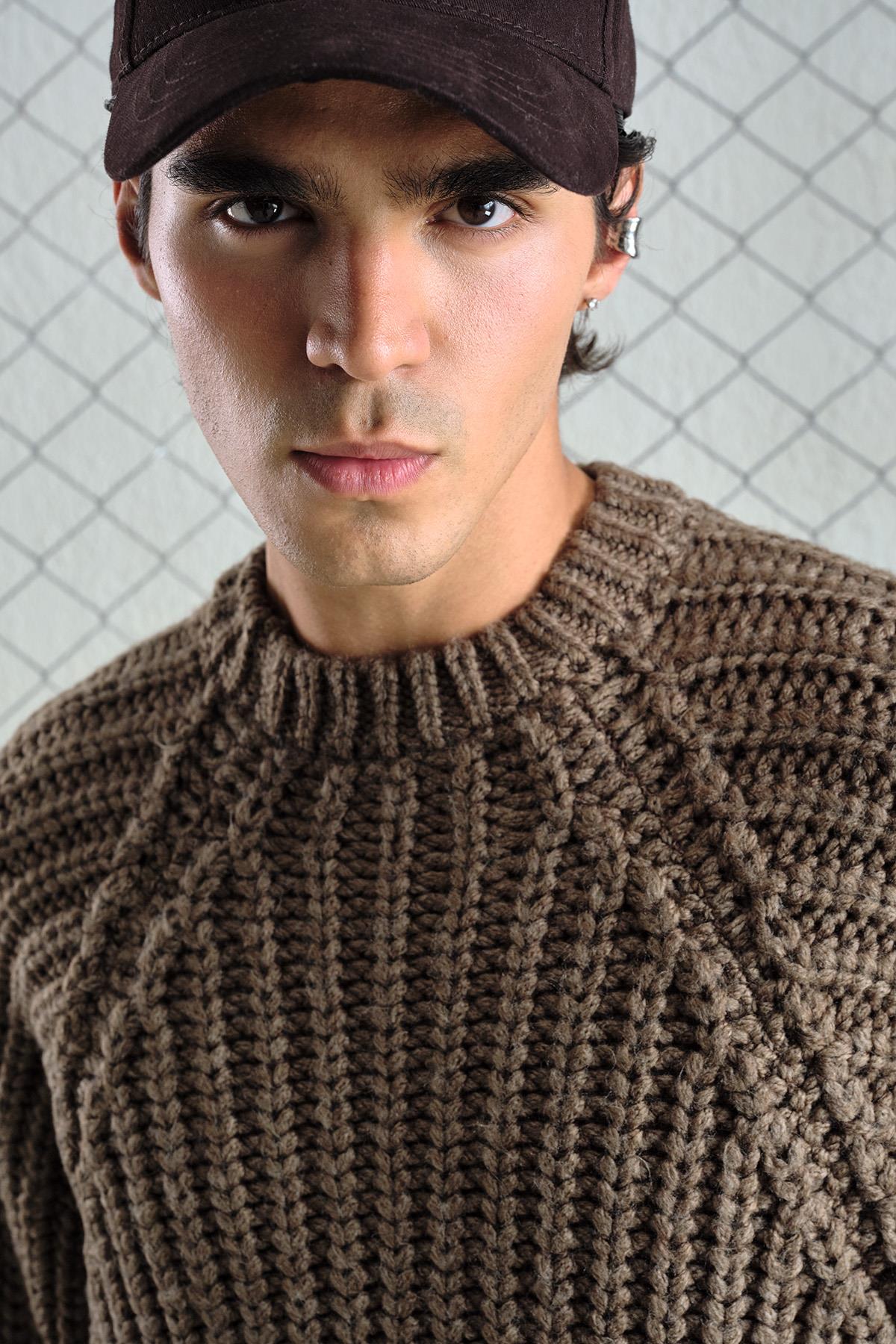 BOL KESİM BASKILI KALIN ÖRGÜLÜ TRİKO KAHVERENGİ KAZAK