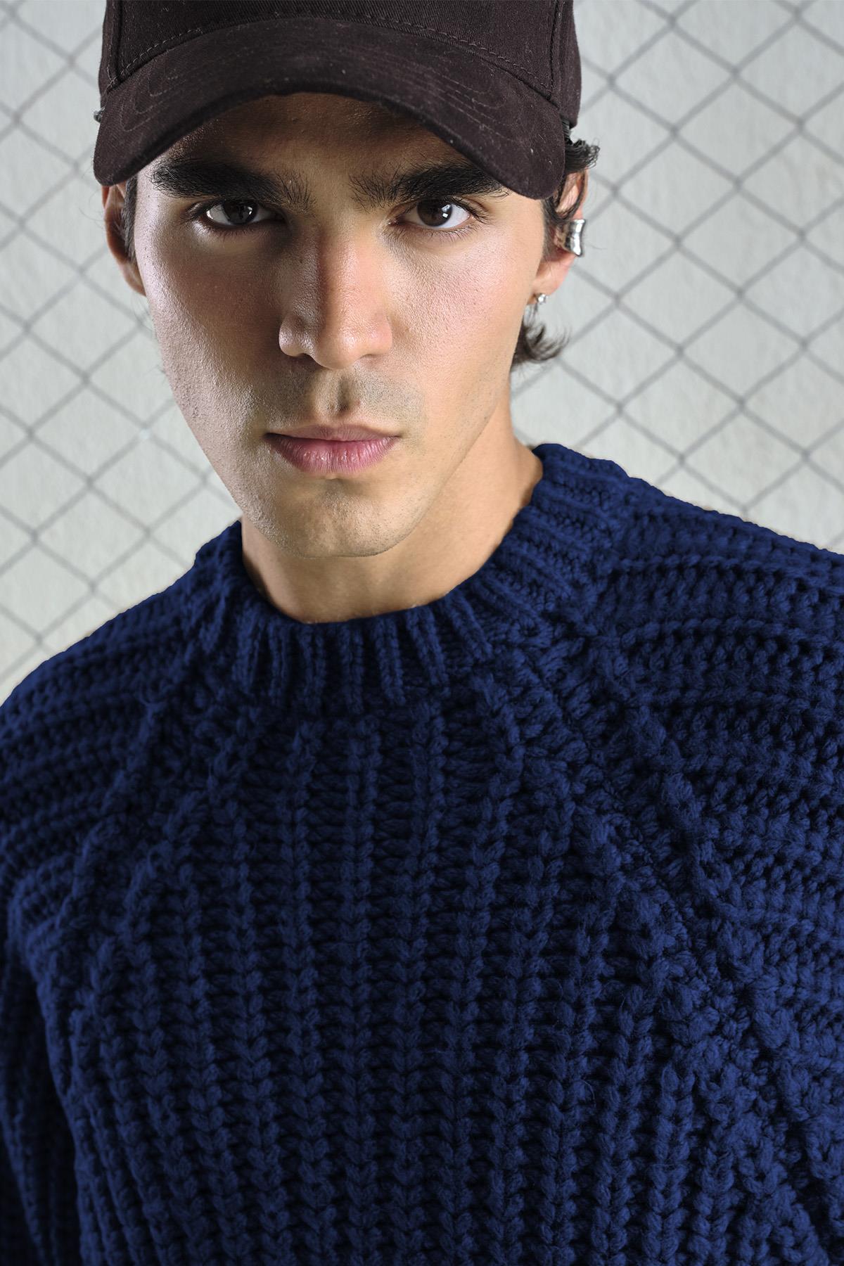 BOL KESİM BASKILI KALIN ÖRGÜLÜ TRİKO LACİVERT KAZAK