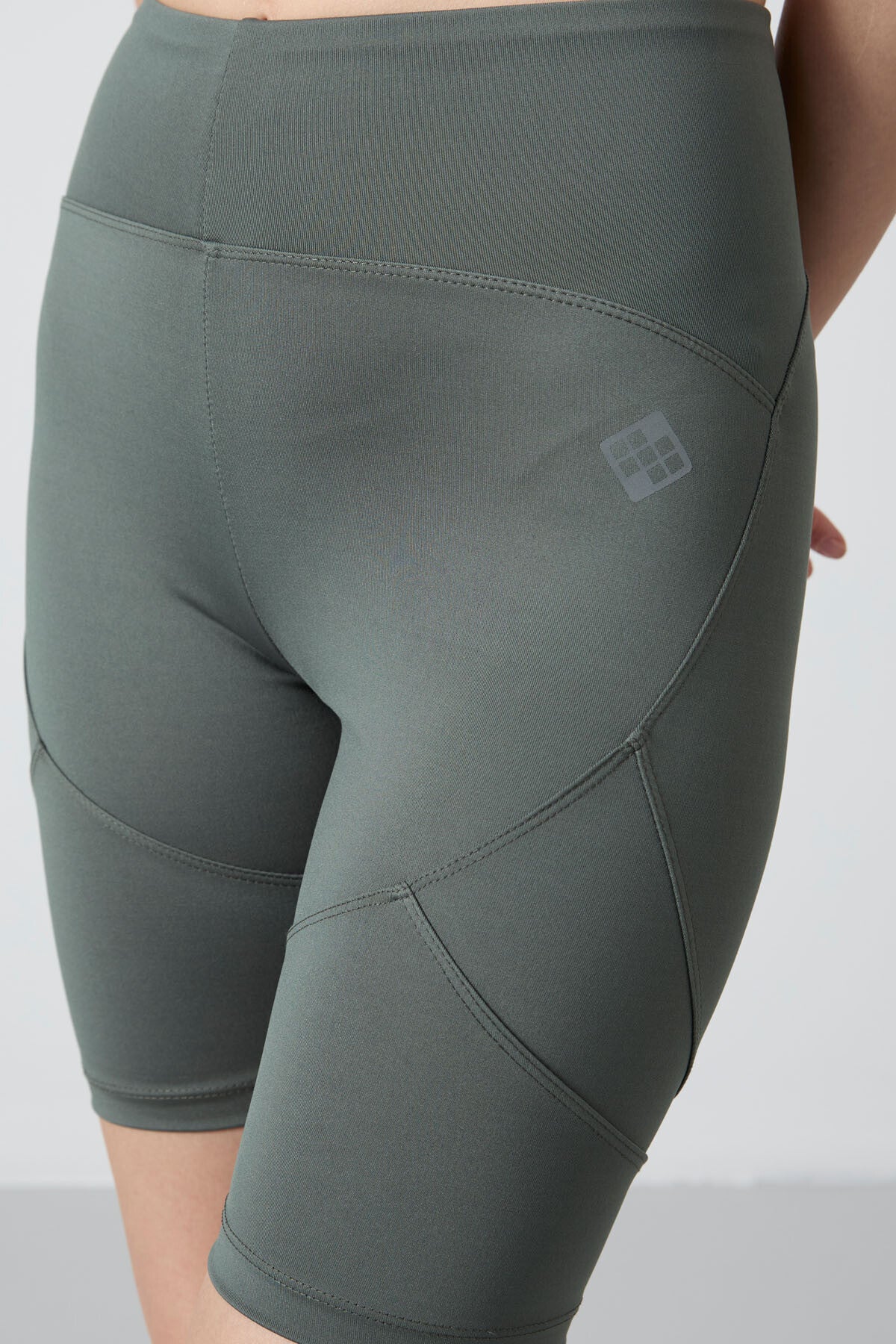 Haki Esnek Standart Fit Performans Kadın Biker Tayt - 91013