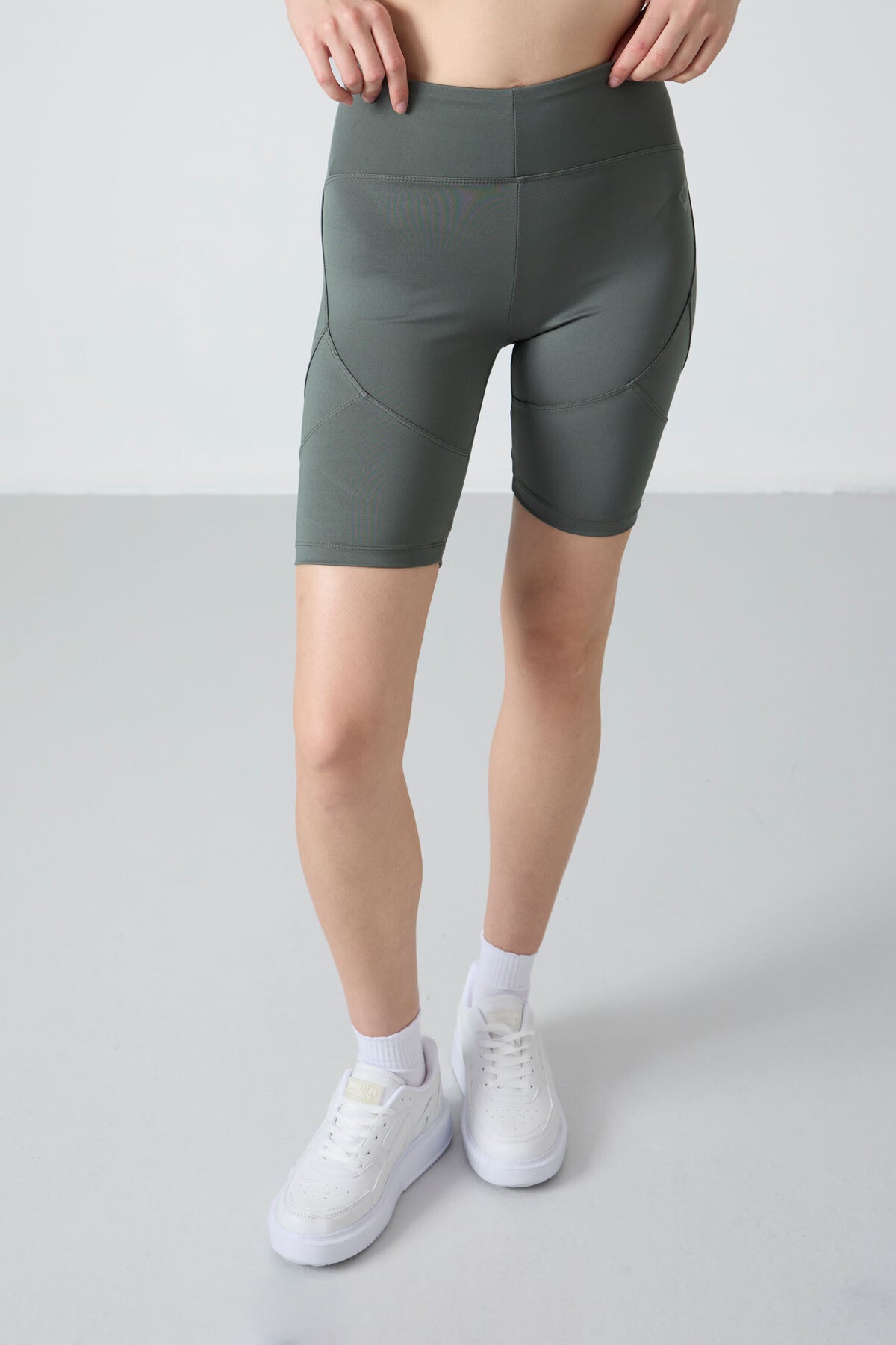 Haki Esnek Standart Fit Performans Kadın Biker Tayt - 91013