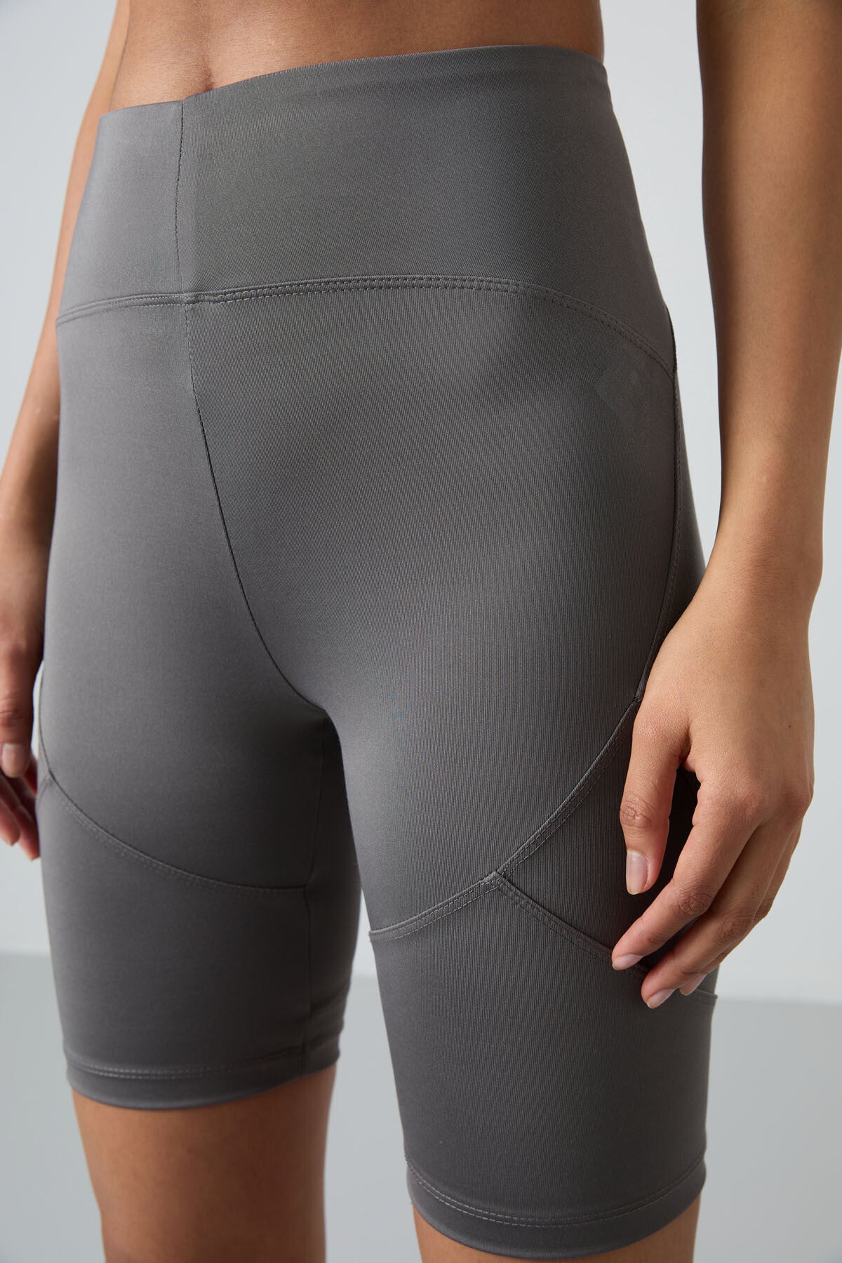 Koyu Gri Esnek Standart Fit Performans Kadın Biker Tayt - 91013