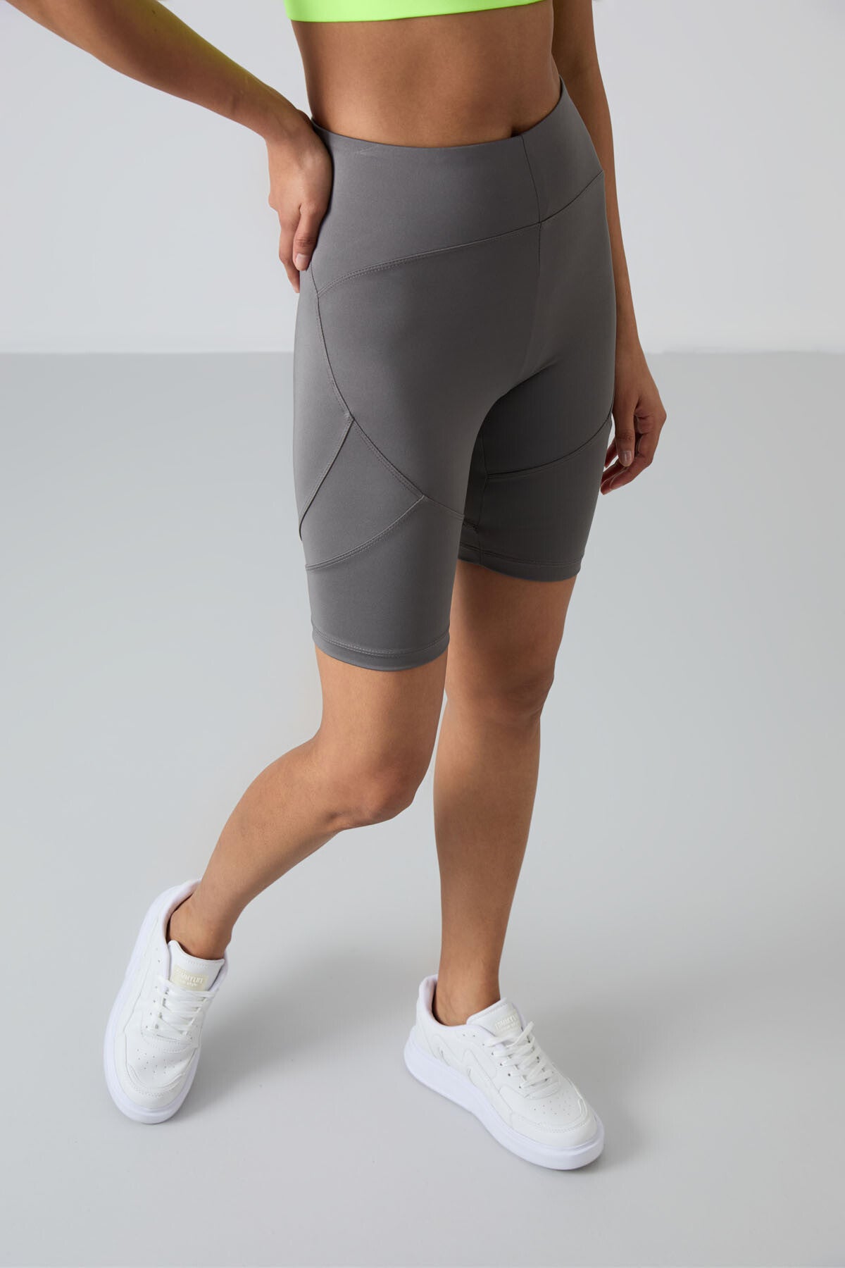 Koyu Gri Esnek Standart Fit Performans Kadın Biker Tayt - 91013