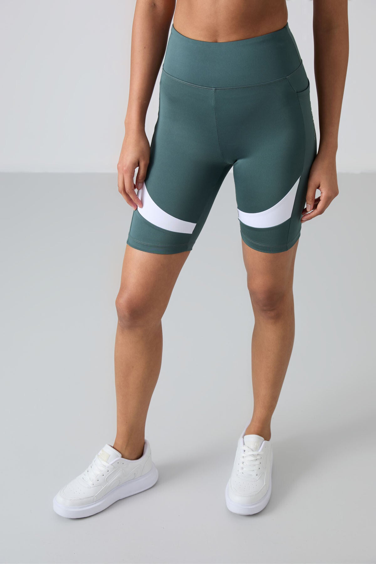 Orman Yeşili Esnek Standart Fit Performans Kadın Biker Tayt - 91012