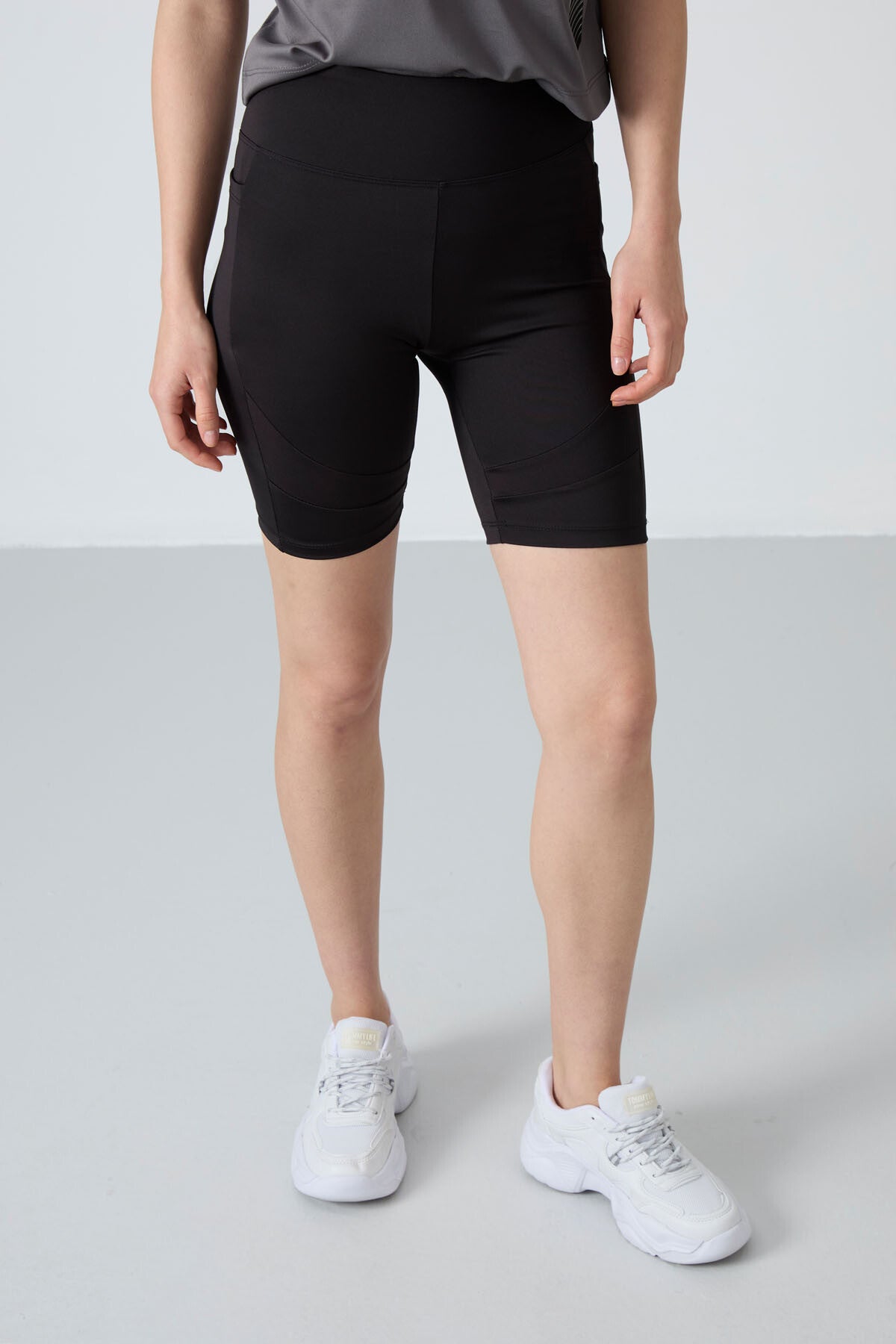 Siyah Esnek Standart Fit Performans Kadın Biker Tayt - 91012