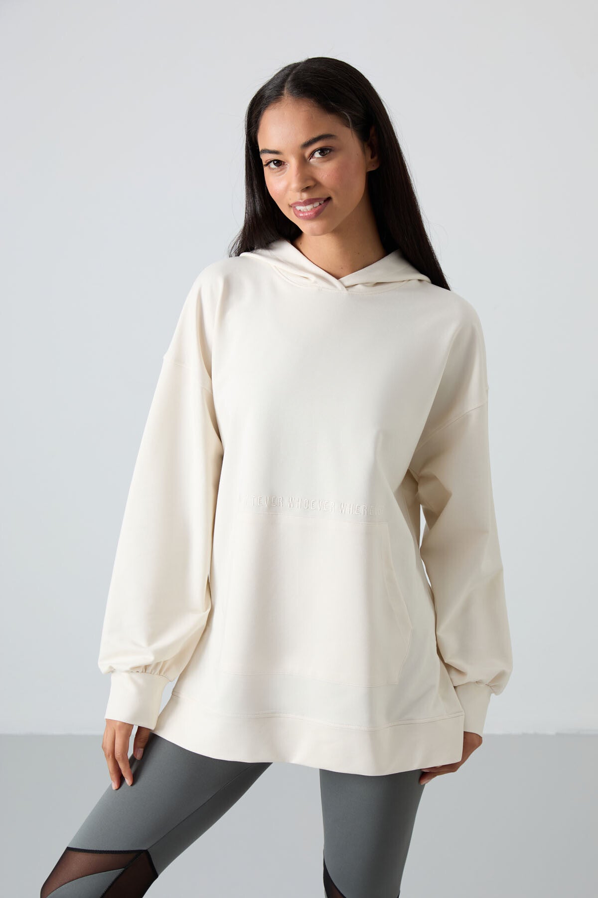 Ekru Balon Kol Yazı Nakışlı Kadın Oversize Tunik Sweatshirt - 97163