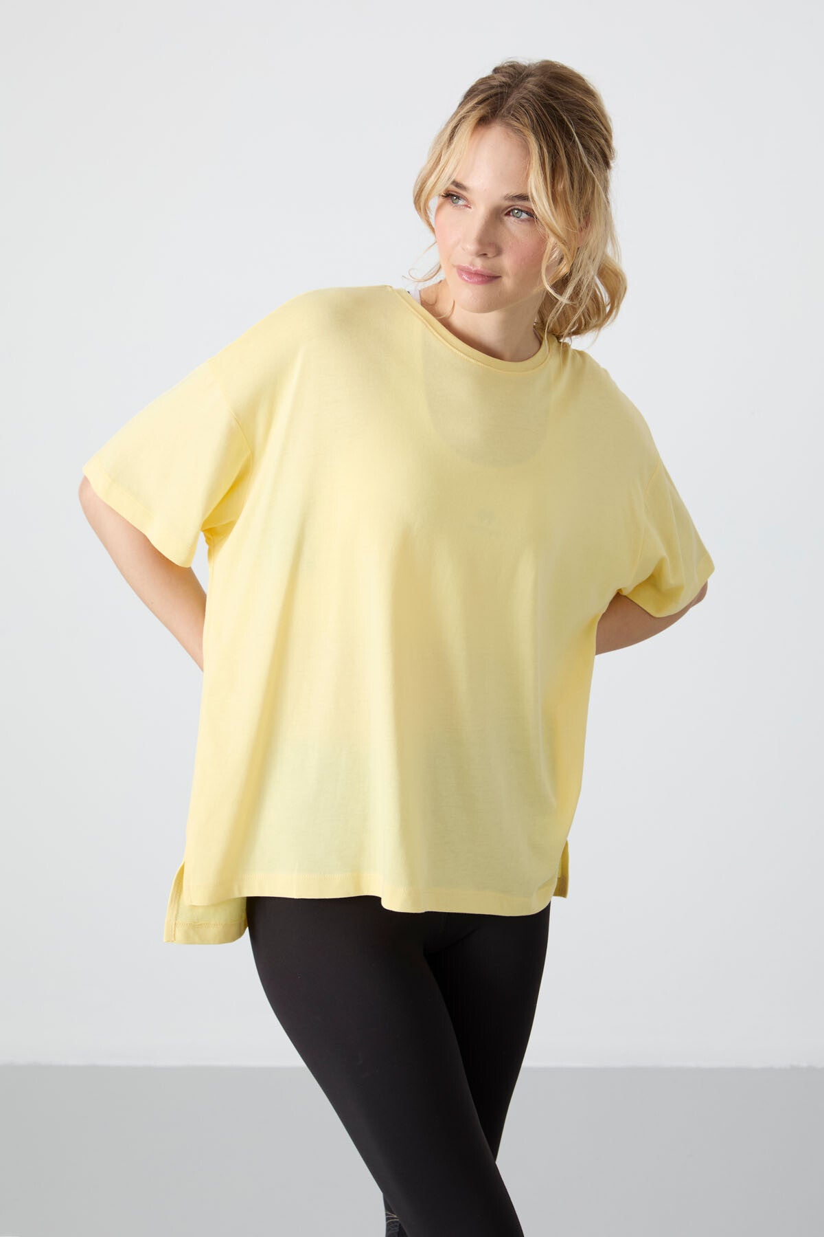 Sarı Penye Modal Yumuşak Tuşeli Oversize Fit Basic Kadın T-Shirt- 97285