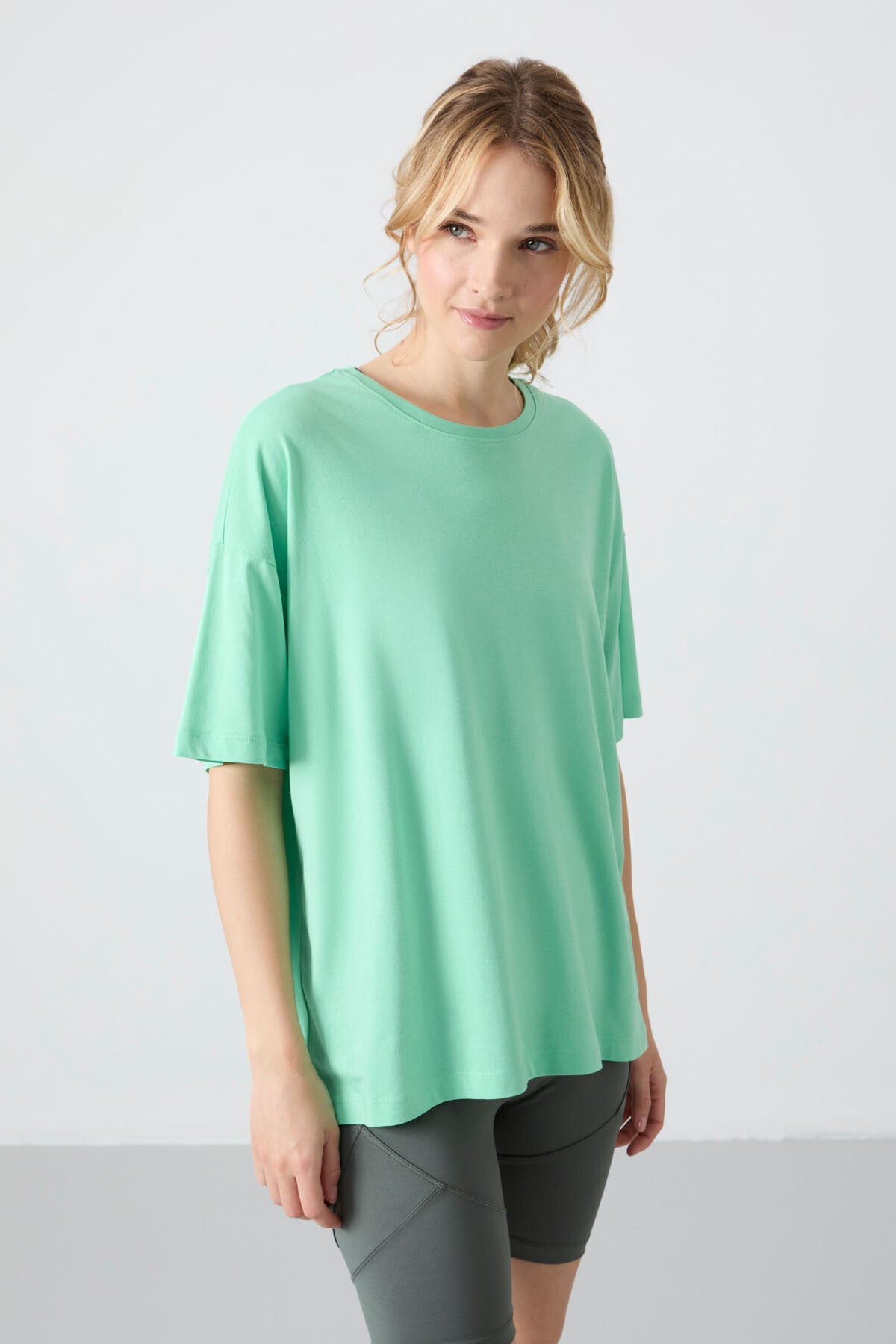 Su Yeşili Penye Modal Yumuşak Tuşeli Oversize Fit Basic Kadın T-Shirt- 97285