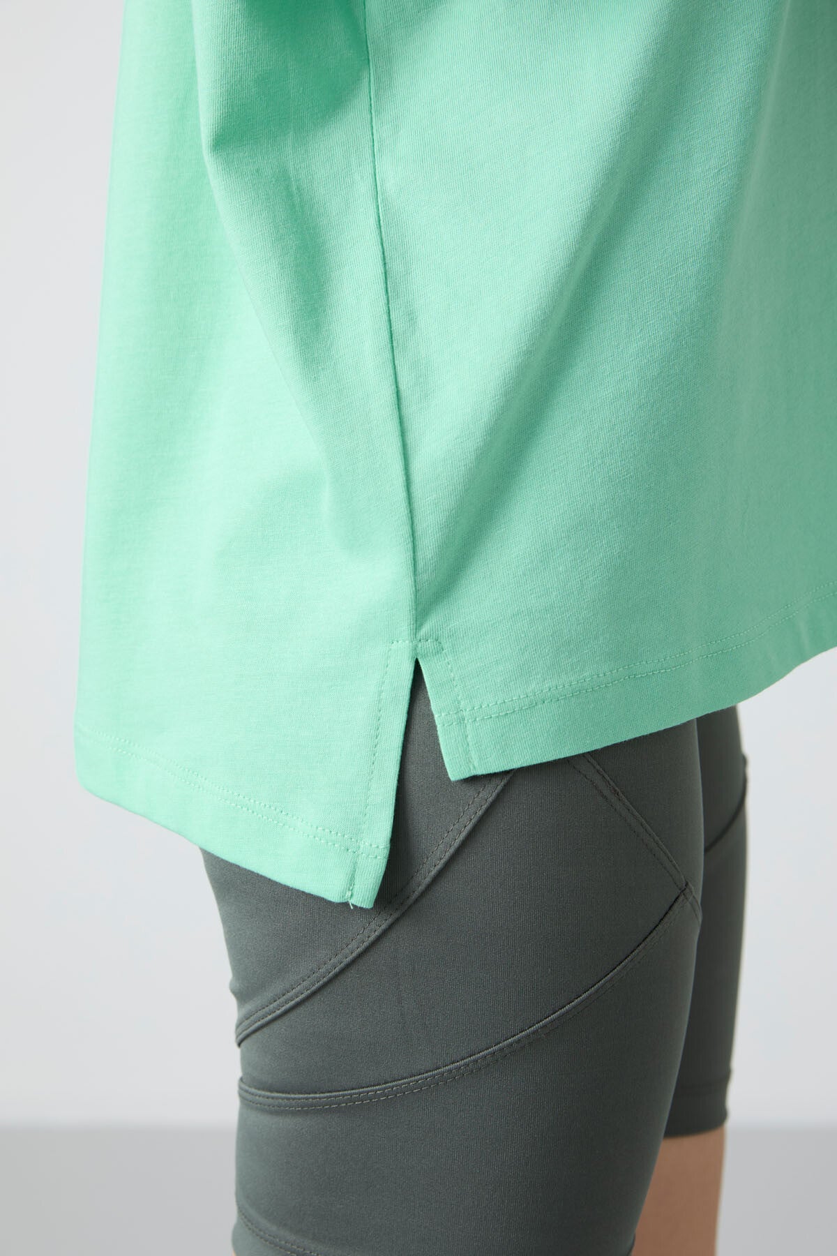 Su Yeşili Penye Modal Yumuşak Tuşeli Oversize Fit Basic Kadın T-Shirt- 97285