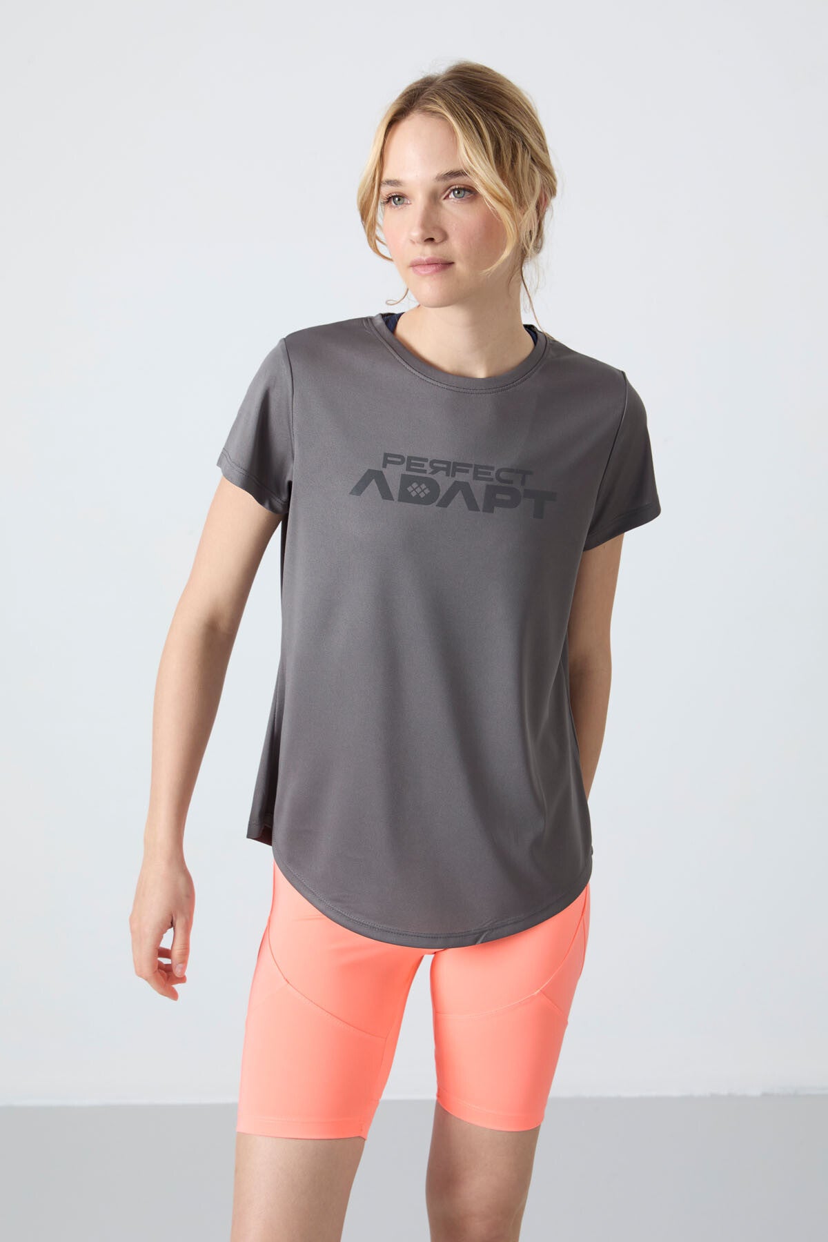 Koyu Gri Nefes Alan Dokulu İnce Esnek Standart Fit Performans Kadın T-Shirt - 97283