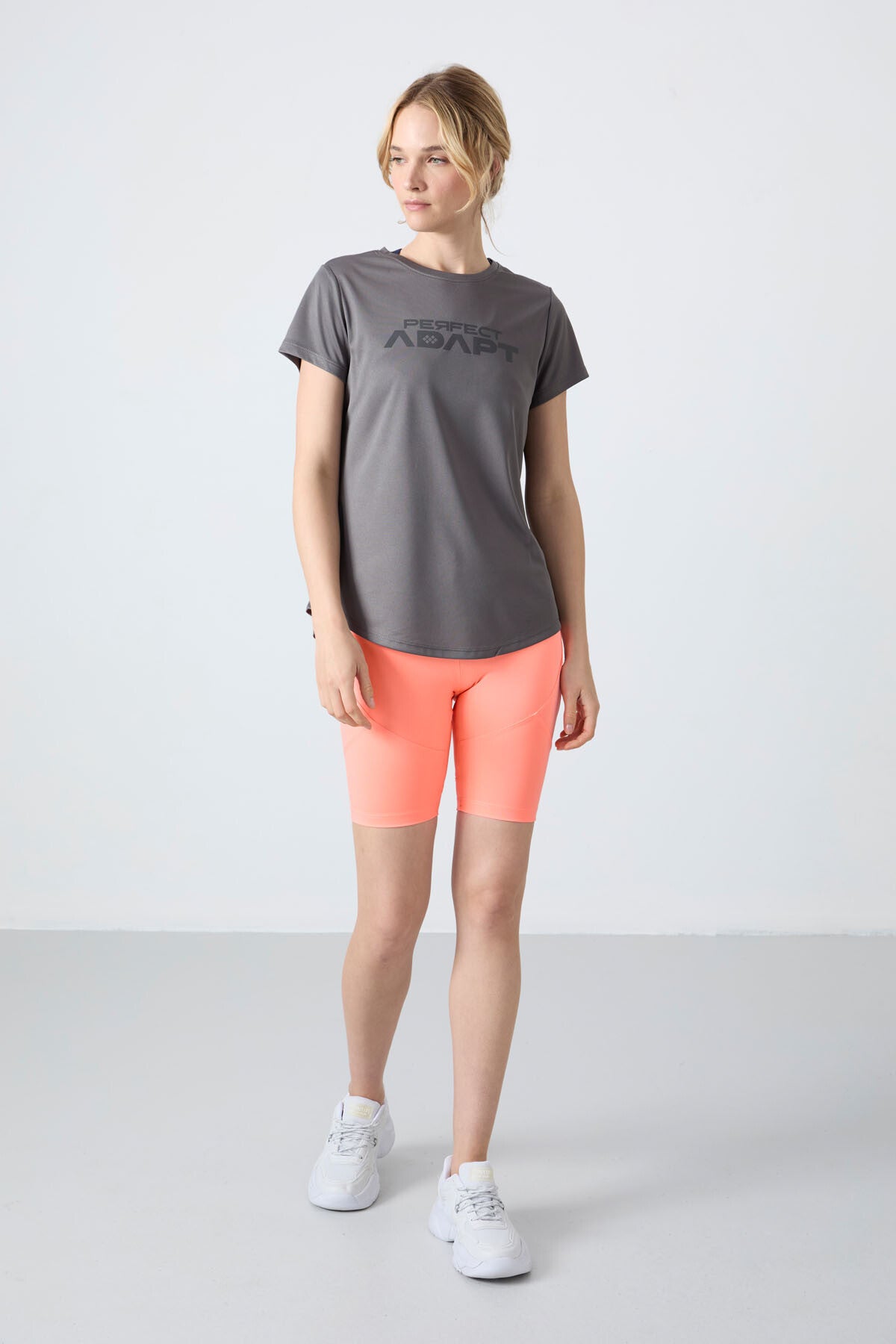 Koyu Gri Nefes Alan Dokulu İnce Esnek Standart Fit Performans Kadın T-Shirt - 97283