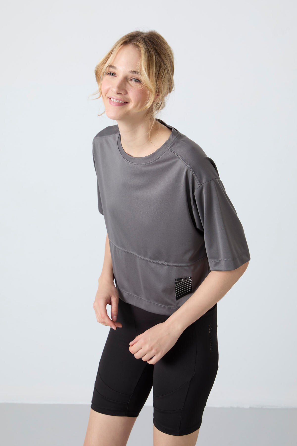Koyu Gri Nefes Alan Dokulu İnce Esnek Oversize Fit Performans Kadın T-Shirt - 97284
