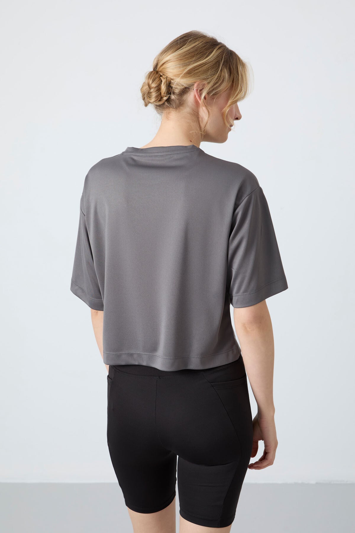 Koyu Gri Nefes Alan Dokulu İnce Esnek Oversize Fit Performans Kadın T-Shirt - 97284